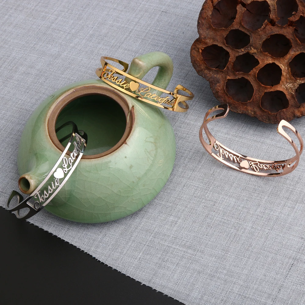 2023 New Stainless Steel Hallow Name Cuff Open Bangle Gold Plated Engraving Name Heart Charm Couple Jewelry Gifts