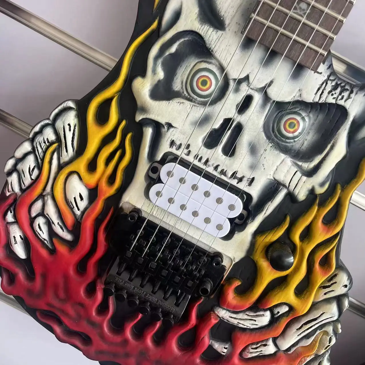 In stock, 6-chord Flame Skull Carving Electric Guitar, hand drawn body, real shipping pictures, order immediately shipped