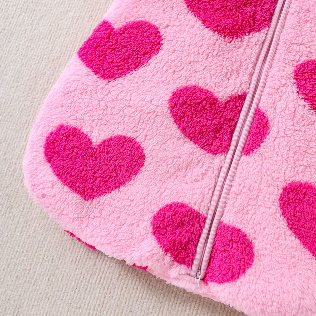 حقيبة نوم بأكمام طويلة وسحاب مطبوع عشوائي على شكل قلب، صوف رقيق، موسم الخريف والشتاء، لطيف وغير رسمي