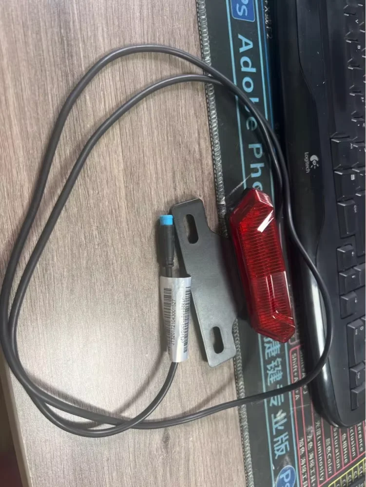 25CM Taillight This is for a Customized product link with the replacement order number：3062318246014947