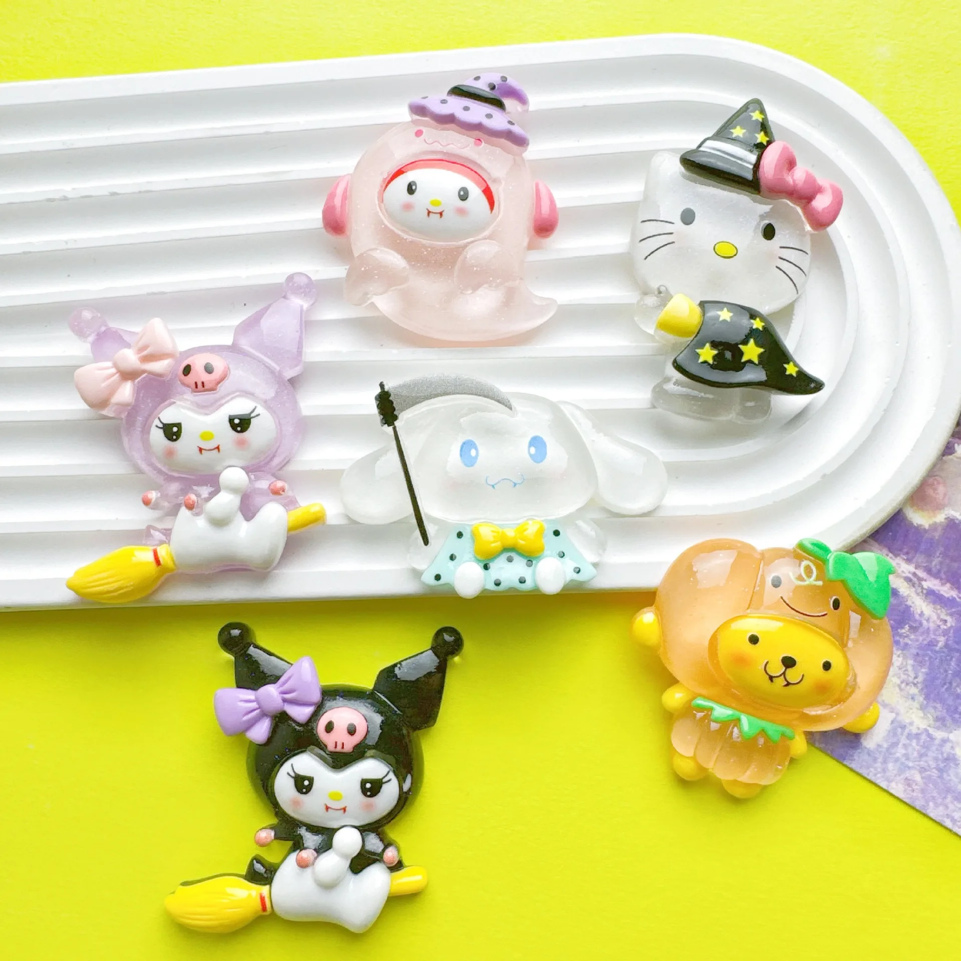 Miniso 만화 큰 카드 빛나는 할로윈 Sanrio 수지 액세서리 DIY 수제 헤어 클립 키 체인 장식품