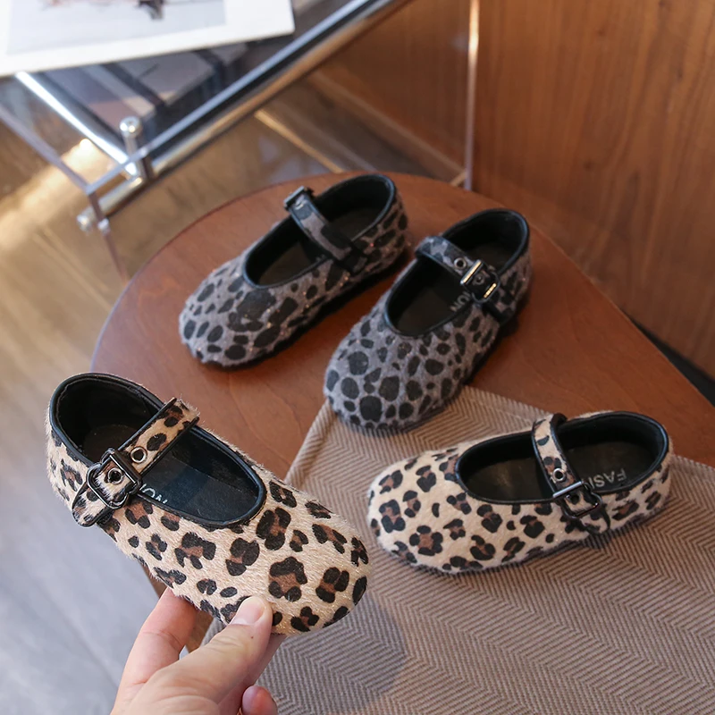 

Осенне-зимняя детская обувь на плоской подошве с леопардовым принтом, неглубокая детская модная обувь из искусственной кожи, нескользящая обувь на крючках для девочек, Мэри Джейн