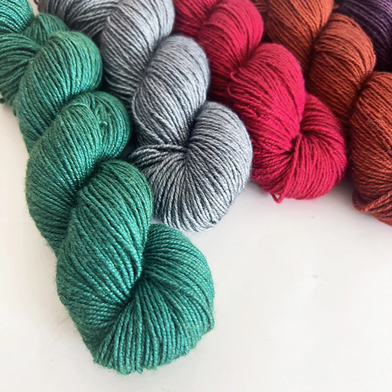 1piece 100g  Symfonie Handdyed Yarns Luna 75% Merino & 25% Silk DK - DK Yarns