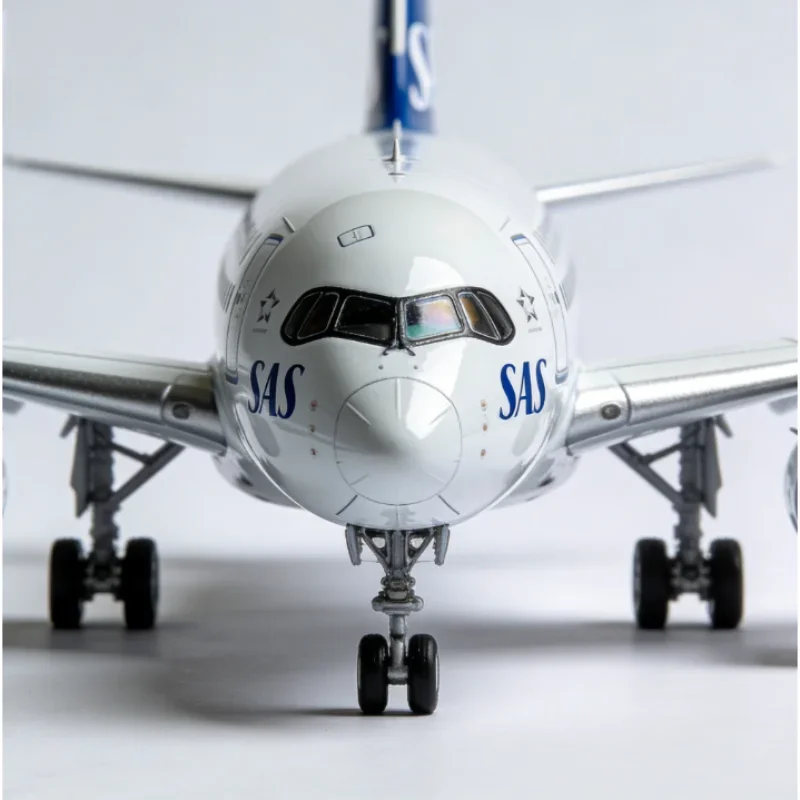 1/150 Scale Aircraft Scandinavian Airlines A350-900 SAS Resin Diecast Airplane with Landing Gear Wheel Light Souvenir Collection