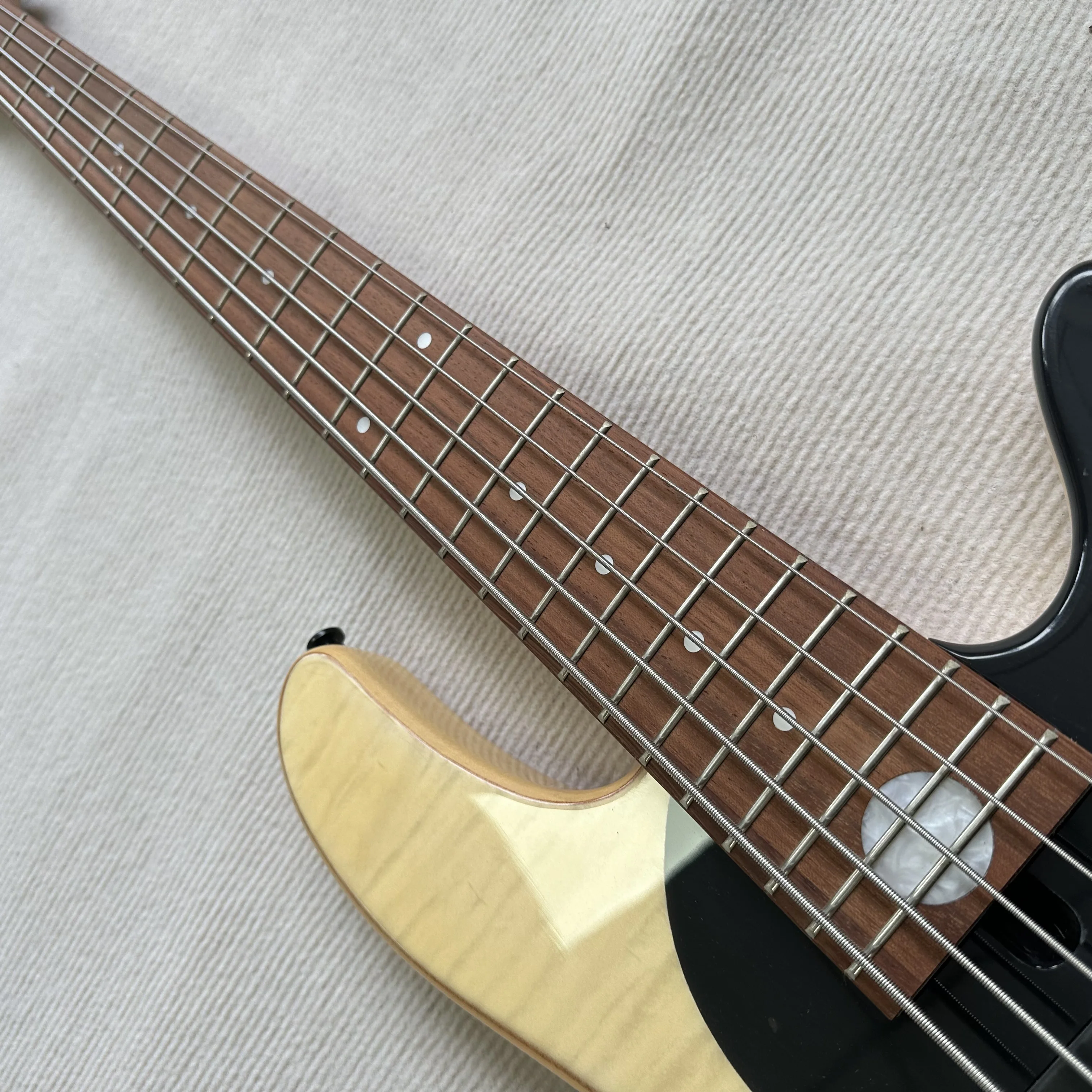 US Warehouse 5 String Yin-Yang Style Electric Bass Guitar Natural Flame Maple Split Body Active Pickups Rosewood Fretboard Modern Bass for Rock Funk Metal - view 7