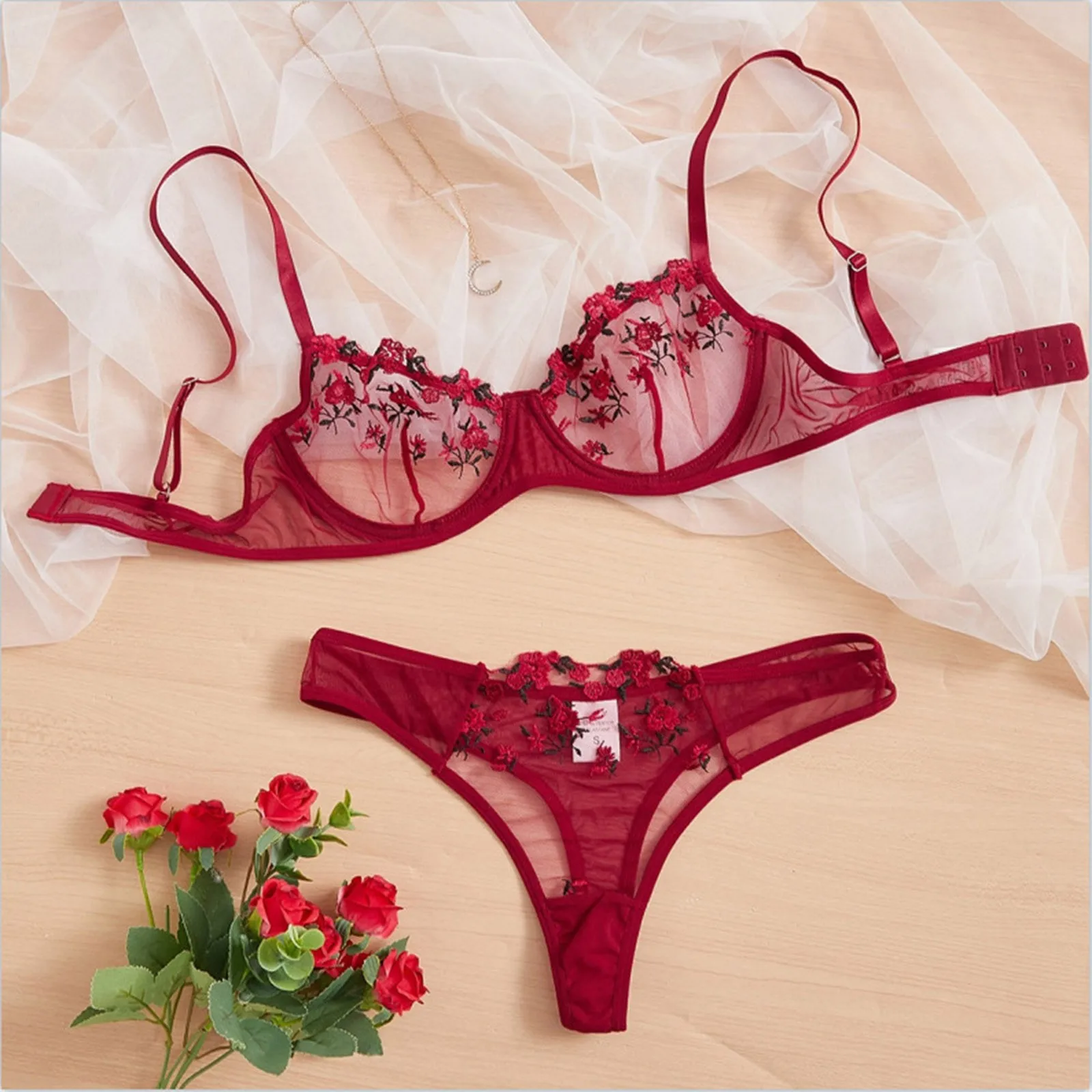 

Sexy Low Waist Lace Flower Embroidery Fun Underwears Sweet Women's Bra Suits Solid Color Transparent Sexy Ladies Lingerie Sets