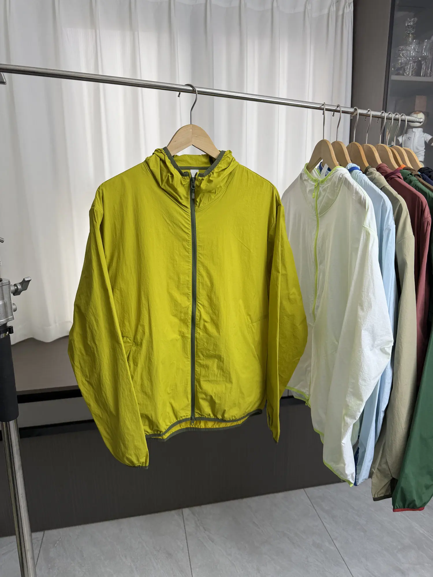 Unisex Spring Summer Sun Protection Jacket Color-Block Contrast Quick-Dry, UV Protection Outdoor Windbreaker for Men & Women