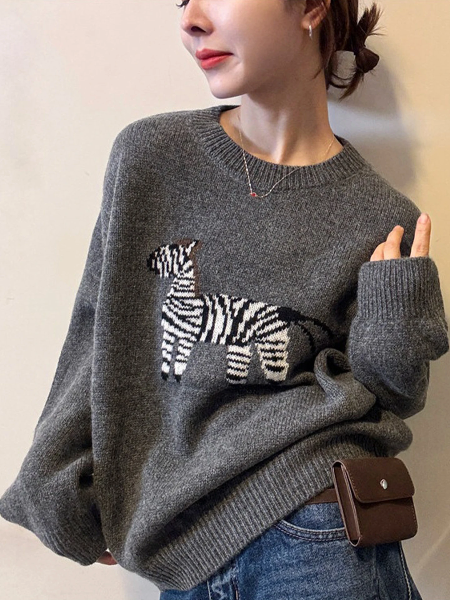 얼룩말 무늬 카메레 니트 스웨터 레드 루즈 캐주얼 롱 스웨터 겨울 패셔너블 유니크 여성 니트웨어 라운드 넥