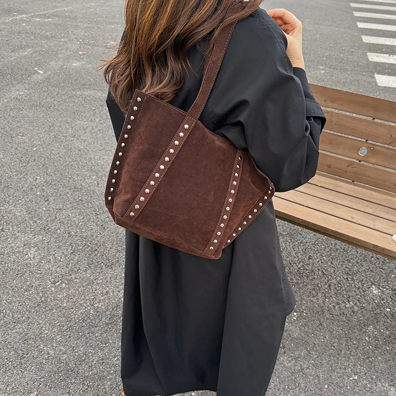

Однотонная качественная сумка через плечо из искусственной замши с заклепками, большая вместительная повседневная сумка-тоут, лидер продаж, сумки для женщин Bolsas Femininas