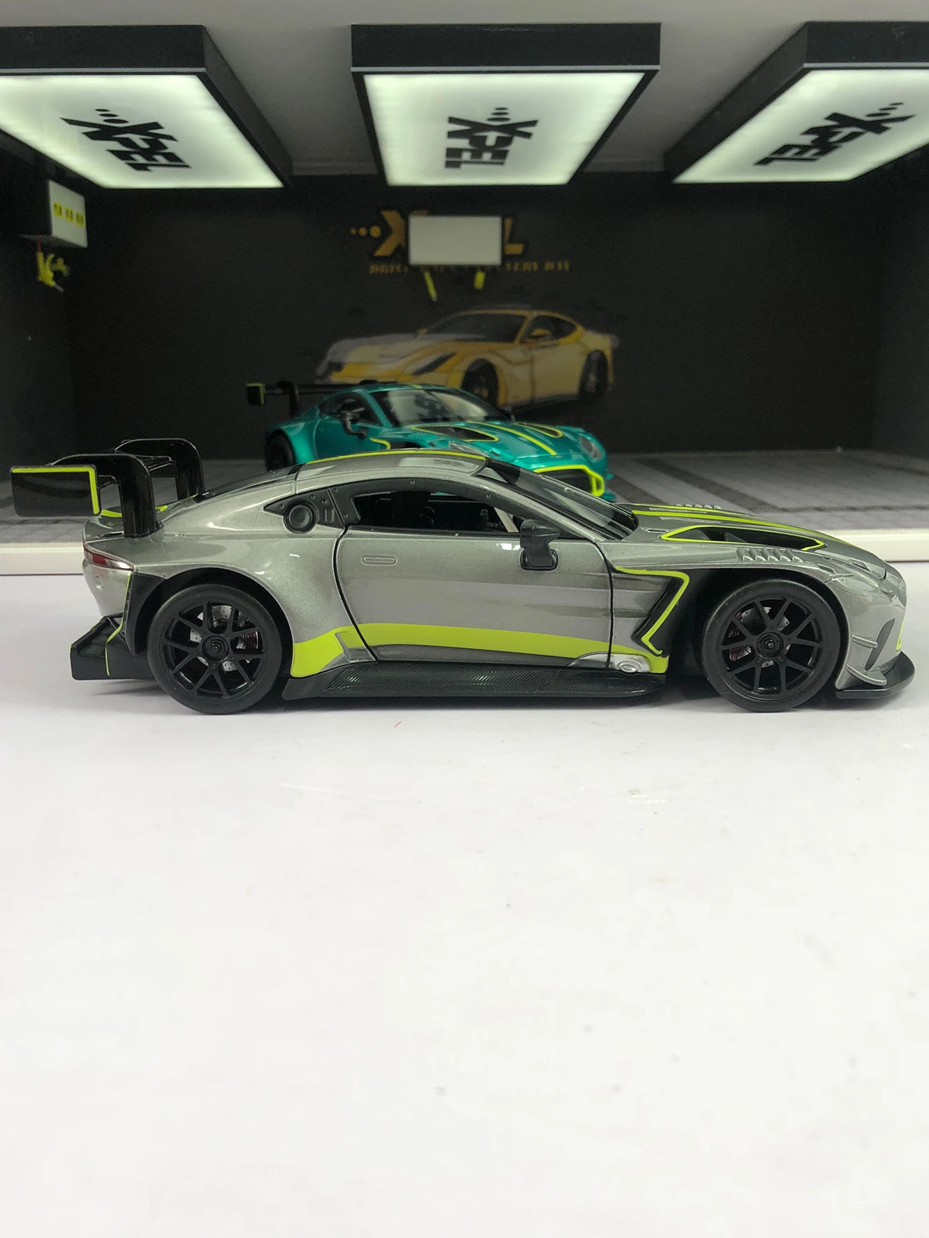 CCA 1:22 simulation zinc alloy Aston Martin Vantage GT3 2024 model car, static ornament, metal collectible gift car