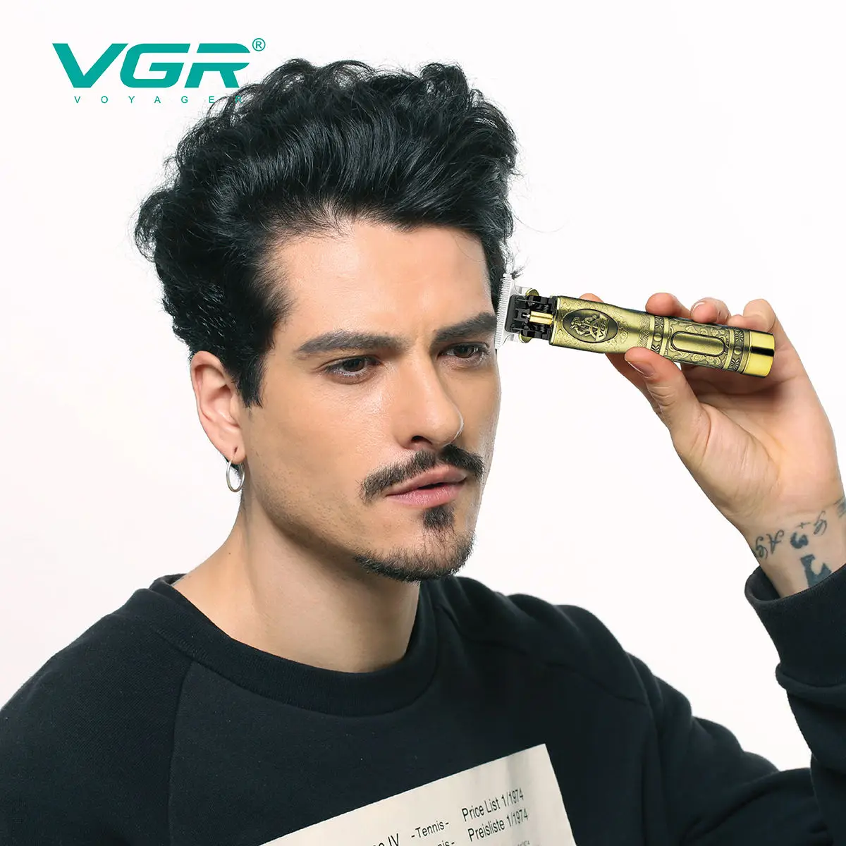 VGR1 مقص الشعر المعدني المهنية قابلة للشحن العناية الشخصية خمر النقش مقص T9 المتقلب USB تخفيض الحلاق V-081