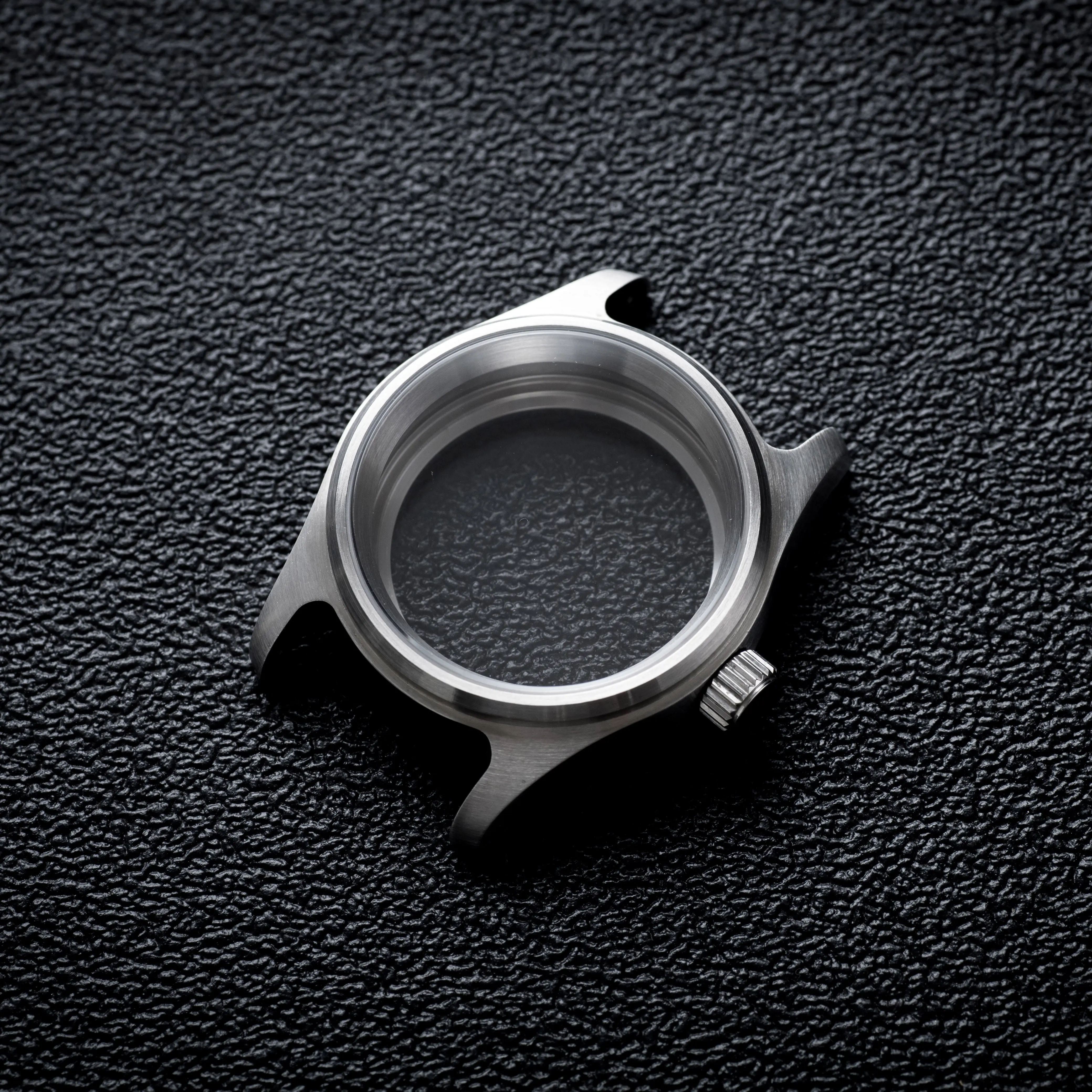 

Корпус NH35 Модифицированный корпус пилота Сапфировое стекло из нержавеющей стали подходит для механизмов NH35NH36