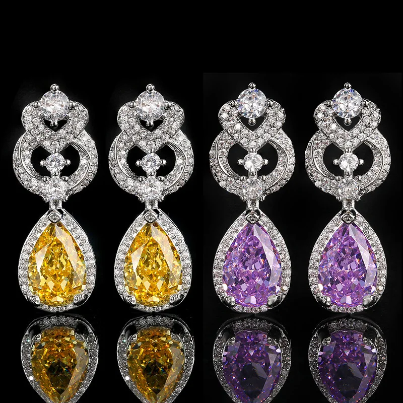 

Популярные украшения: позолоченная медная основа с серьгами-каплями с огранкой в виде ледяных цветов, основной камень 8*12 мм.