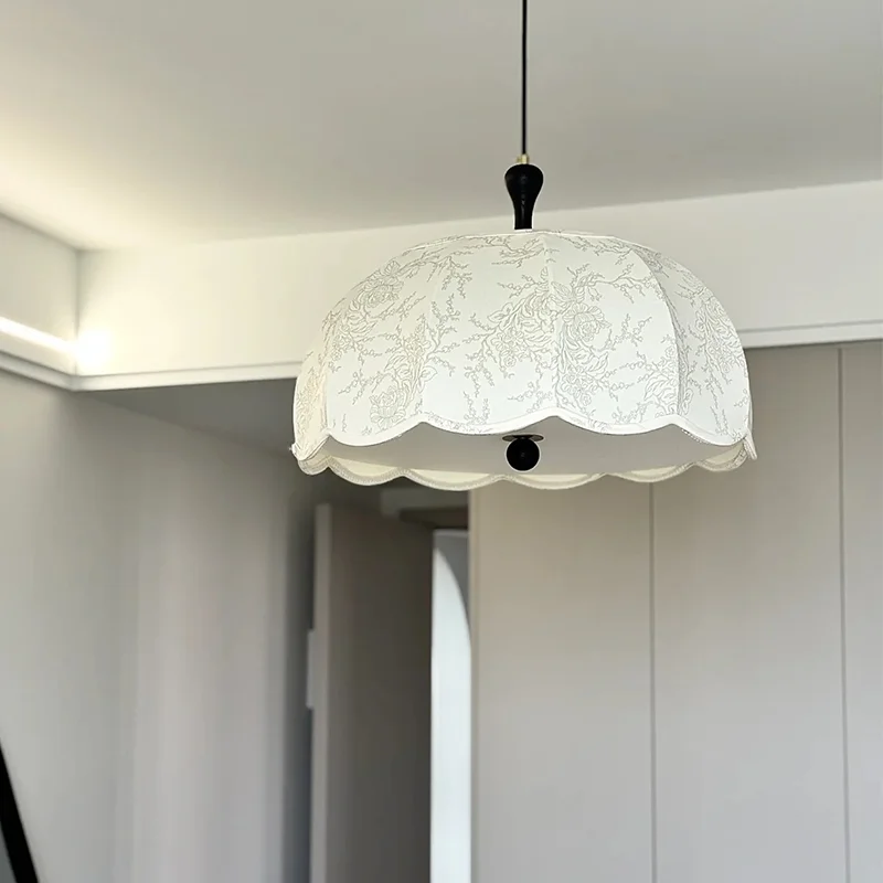 

French retro bedroomchandelier wabi sandy wind antique living room dining room chandelier American pattern solid wood study lamp