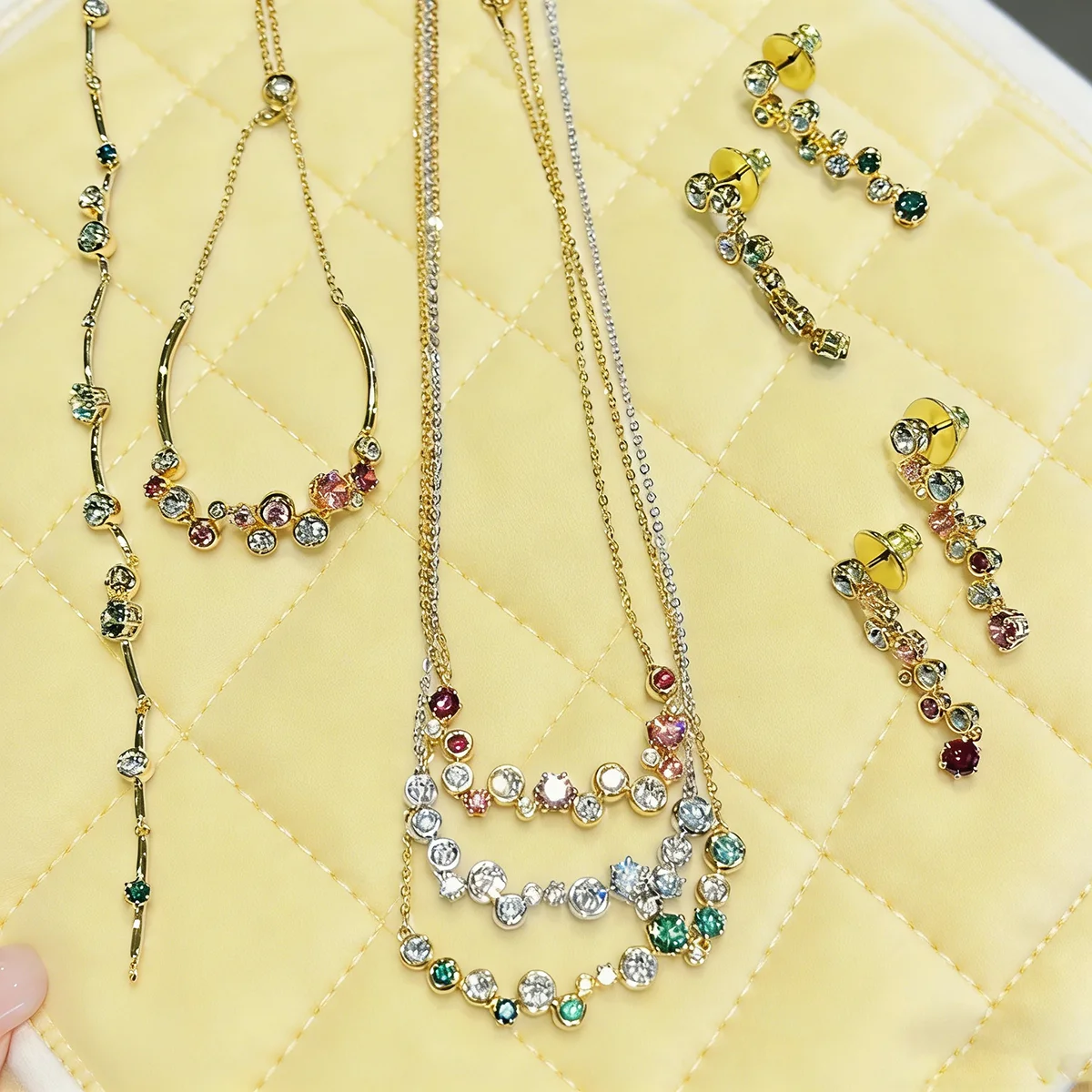 

Роскошные бренды, изысканные радужные кристаллы, очаровательные для женщин, ожерелье, серьги, браслет, кольцо, высококачественный комплект ювелирных изделий, романтические подарки