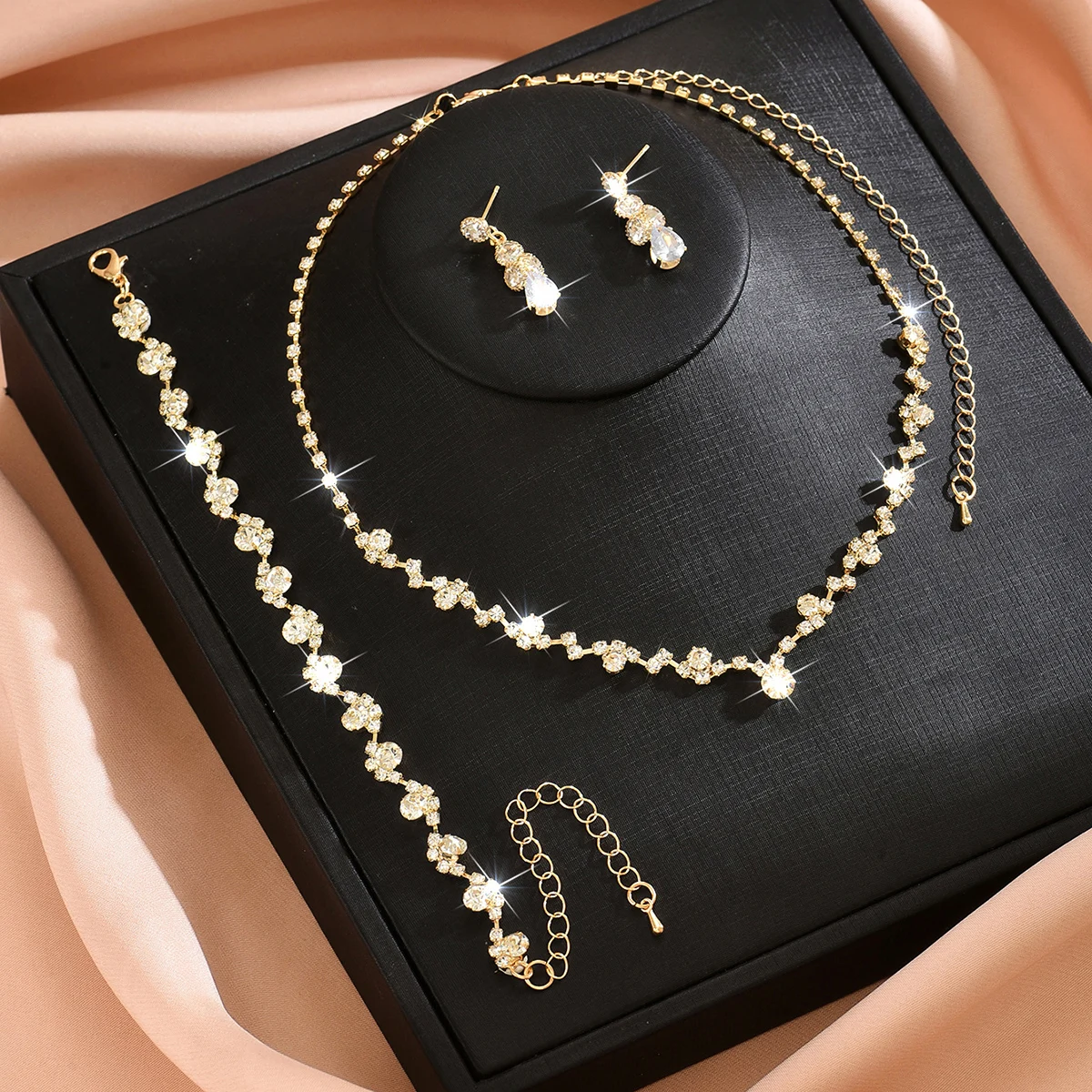 Fresh, Gentle, Sweet and Cool Style Necklace Earrings, Bride's Wedding Dress, Evening Gown, Hundred Matching Accessories