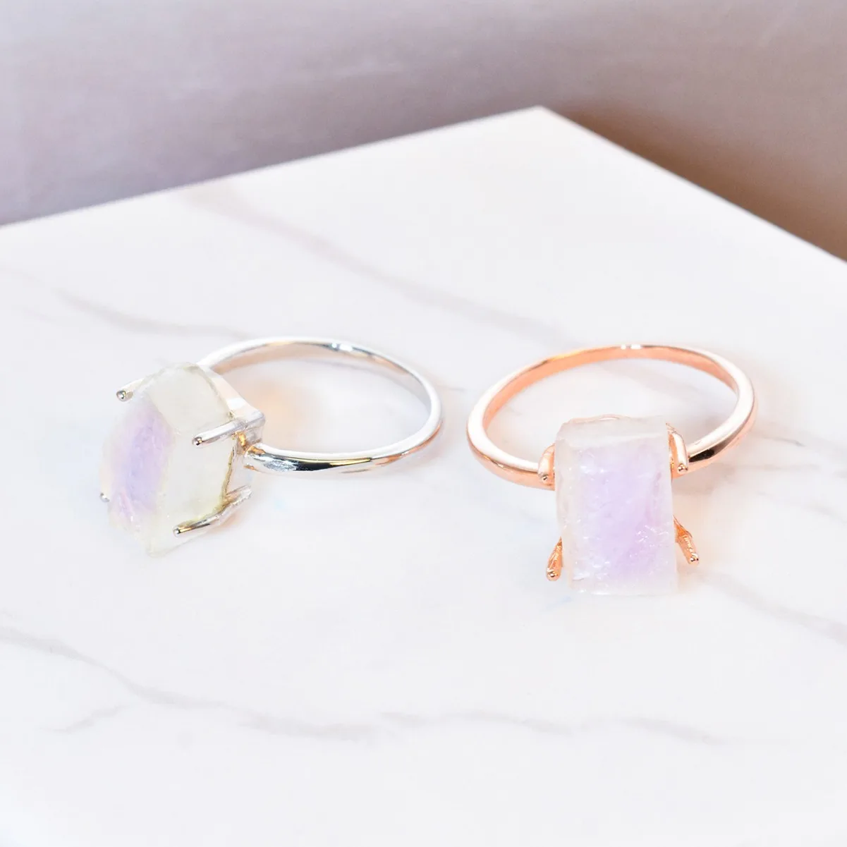 

Женское кольцо из серебра пробы с лунным светом