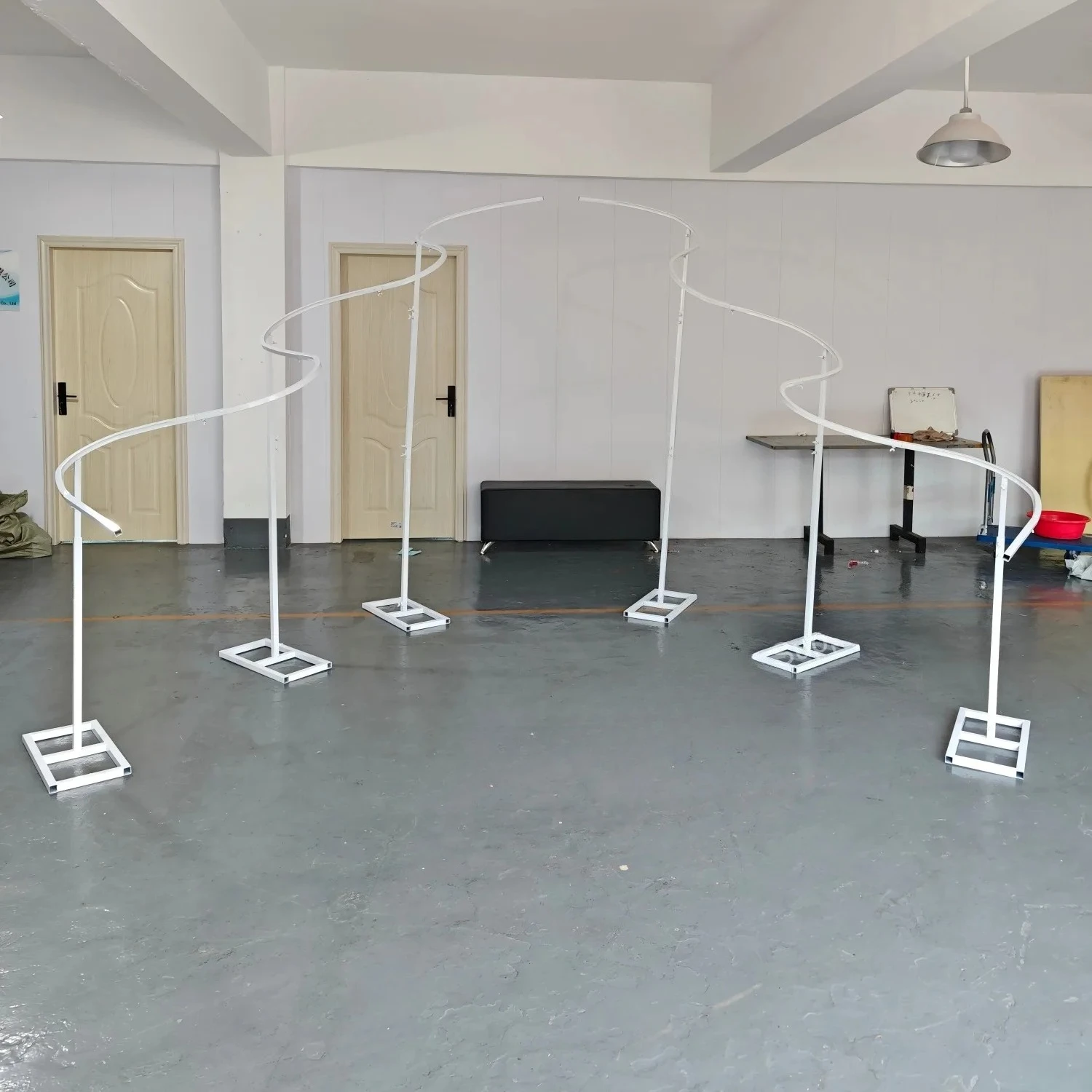 2 Stück Luxuriöser Wellenförmiger Höhenverstellbarer Rahmen-Bogen-Hintergrund für Outdoor-Partys, Events, Hochzeiten, Anpassbare Requisiten – Detail 4