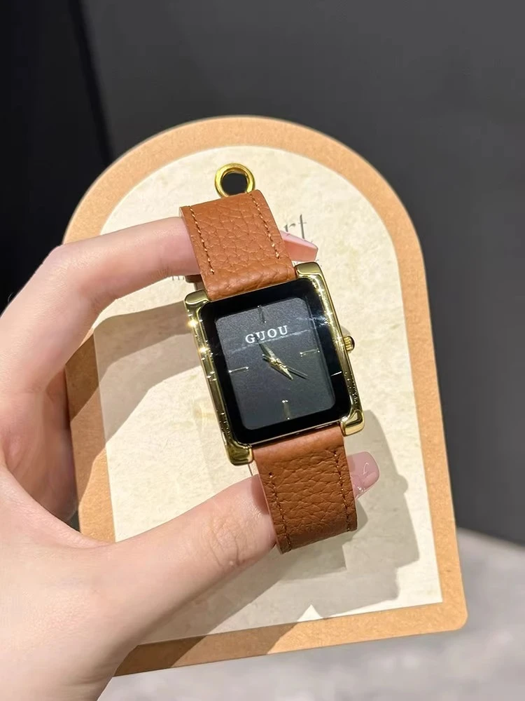 ساعة طالبة خفيفة فاخرة ومزاج بسيط 2025 ساعة جديدة ذات قيمة عالية ماركة فاخرة للسيدات ساعة هدية أصلية