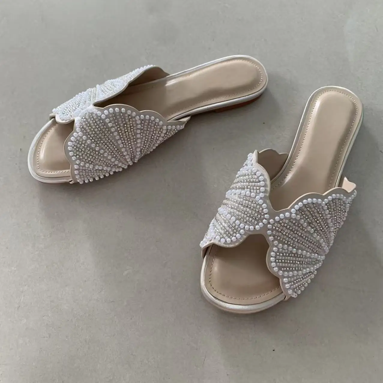2026 Summer New Product French Pearl One Word Slippers Beach Lazy Style Flat Sandals for Women