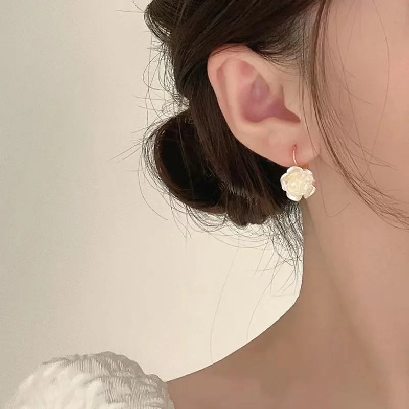 French White Camellia Flower Dangle Earrings For Women Summer Elegant Adcanced Sense Gold Color Drop Earring Party Jewelry N112