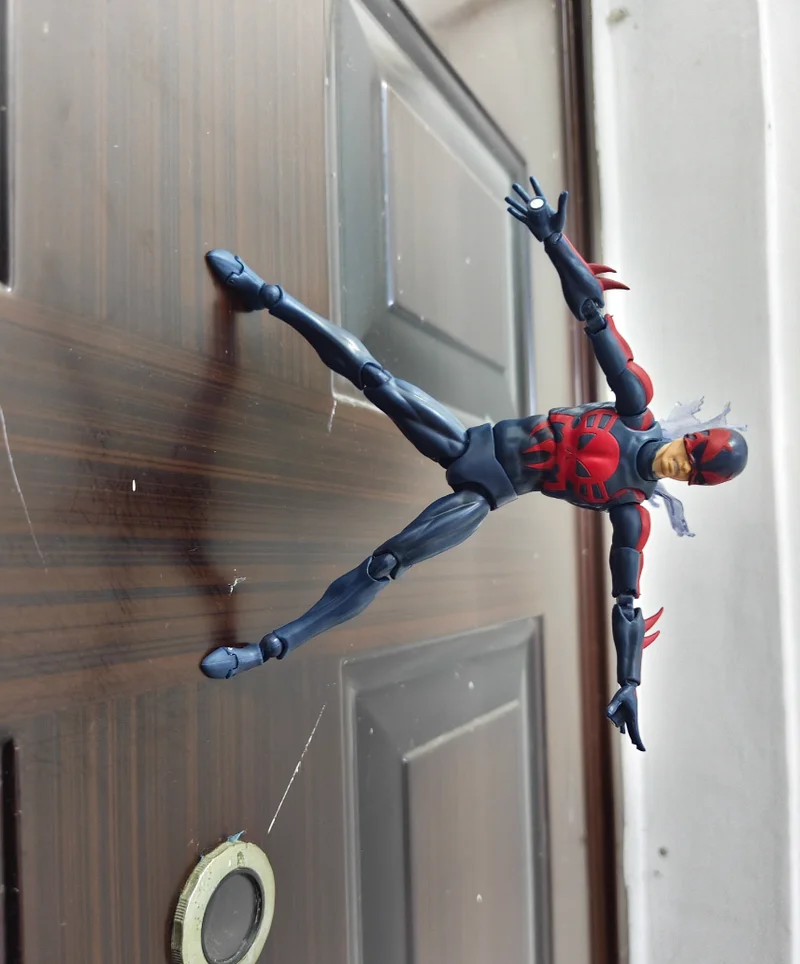 2025 nuevo en punto Marvel Comics Multiverse Mafex2099 versión de dibujos animados de Spider-Man puede hacer modelo adornos muñeca regalo de cumpleaños