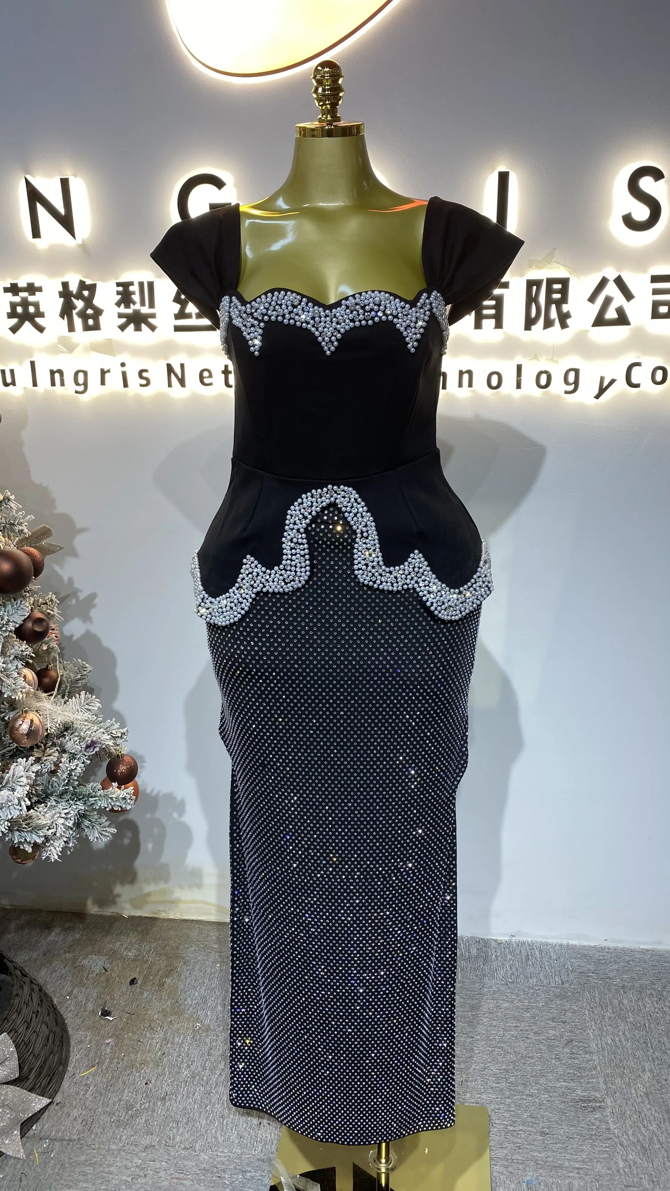 تصميم جديد عالي الجودة مكون من قطعتين بلوزة نسائية فاخرة من اللؤلؤ الكريستالي وتنورة مطرزة للصيف.-GZXX368 #1