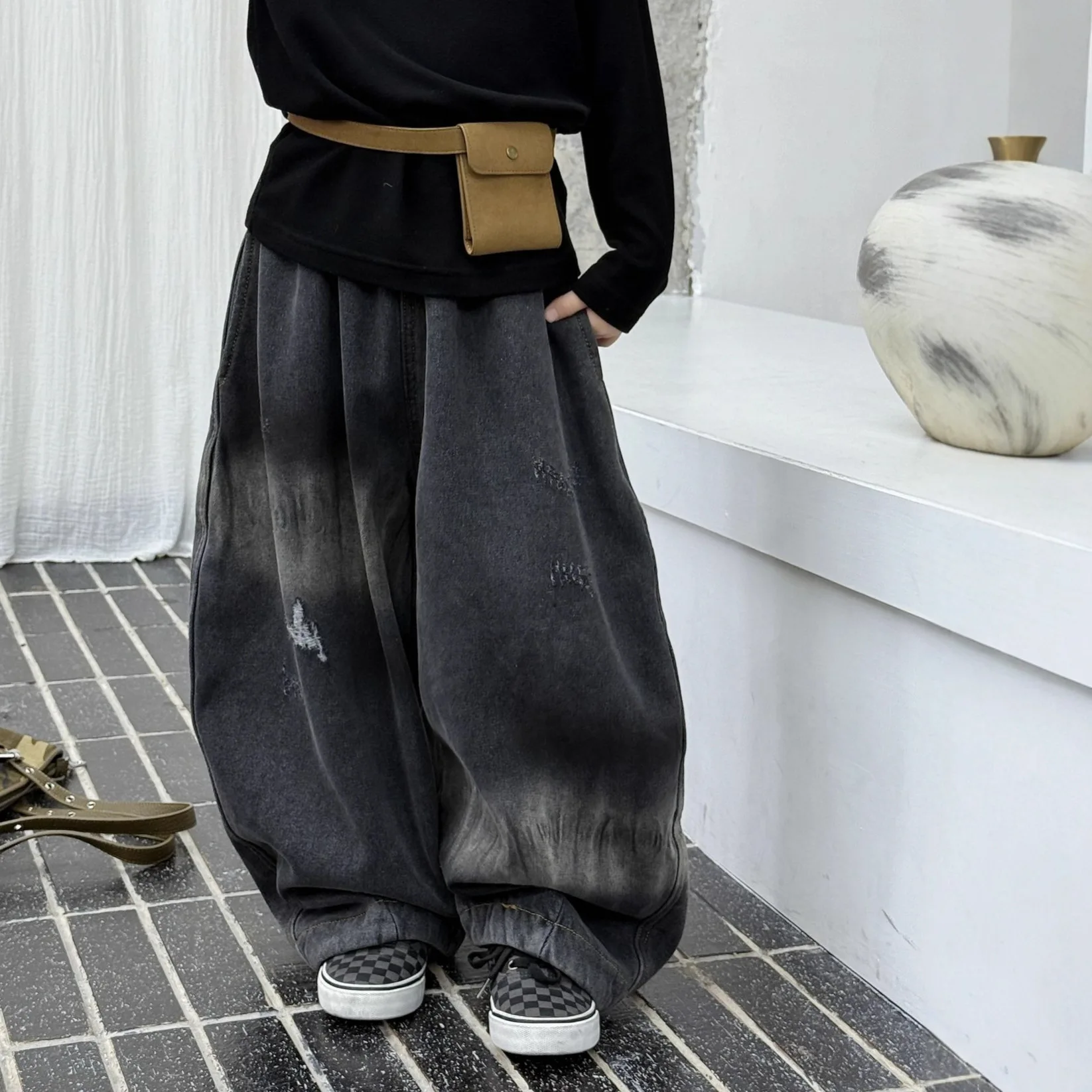 

Детская одежда, модные индивидуальные повседневные флисовые джинсы, новинка зимы 2025 года, свободные универсальные джинсы в американском стиле для мальчиков в стиле ретро