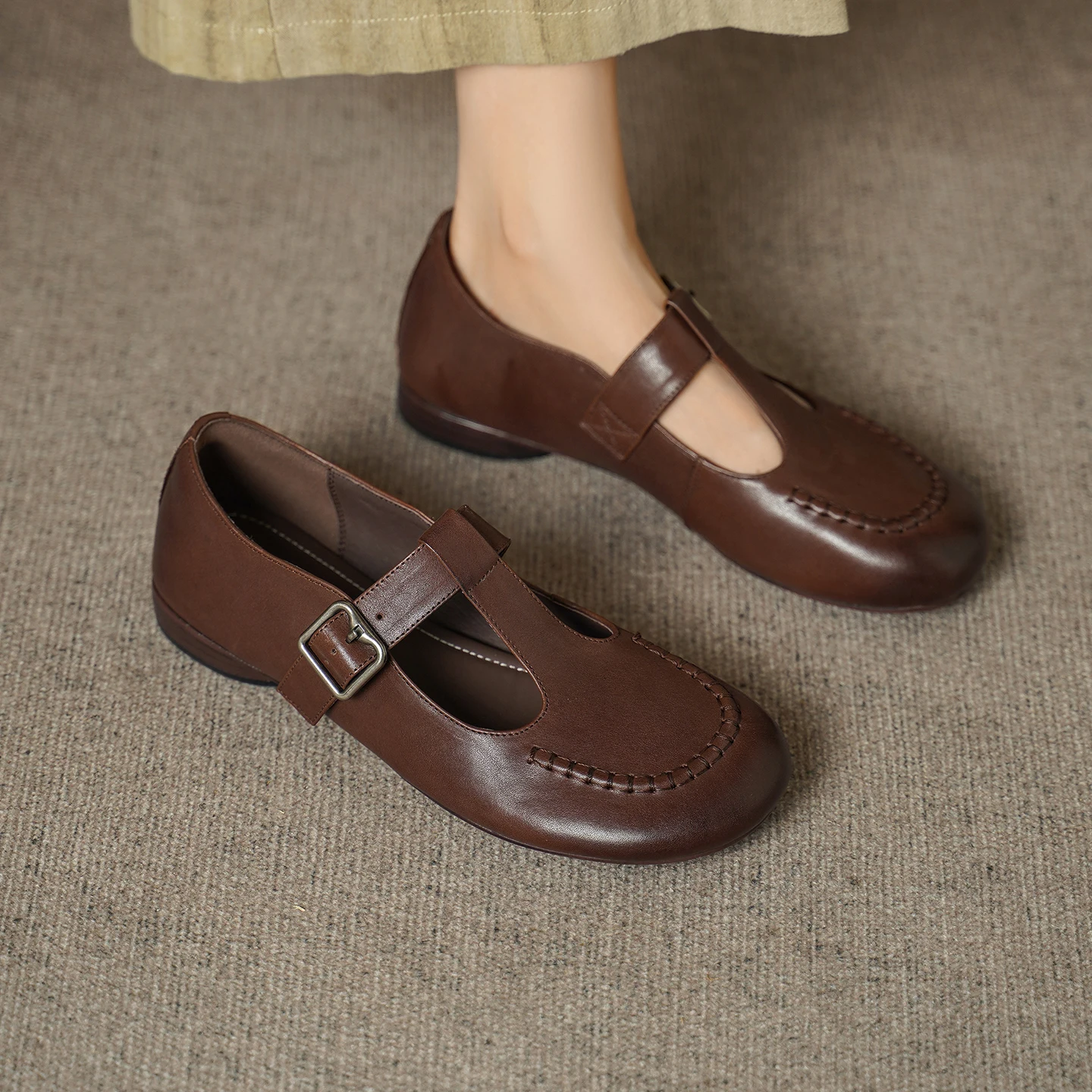 2026 new spring autumn women pumps natural leather 22-25cm cowhide+sheepskin round toe t-buckle round heel women shoes fashion