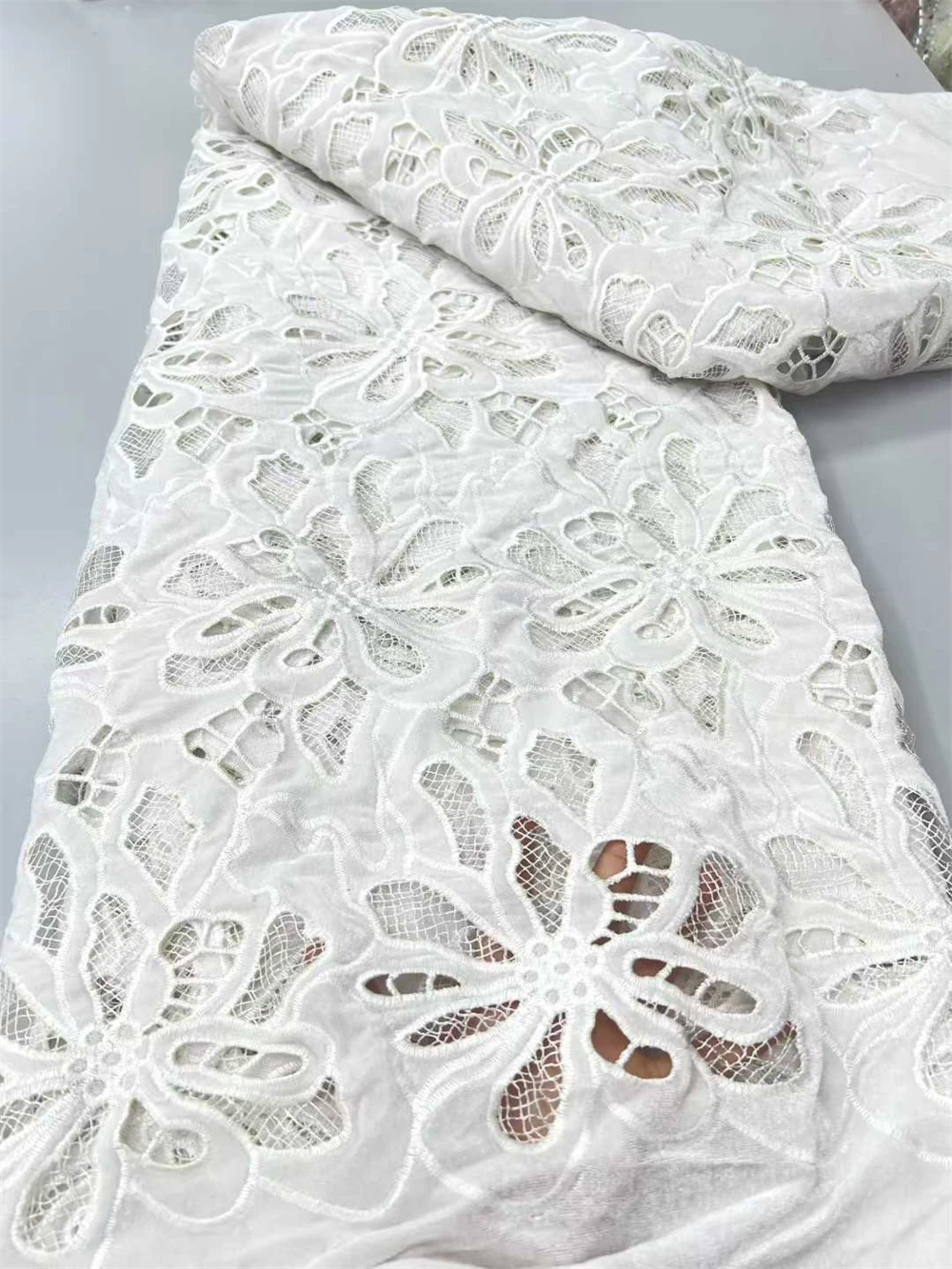 

White Hand Cut Holes African Velvet Lace Fabric 5 Yards High Quality Wedding Dress Luxury Embroidery Nigerian Fabric For Women