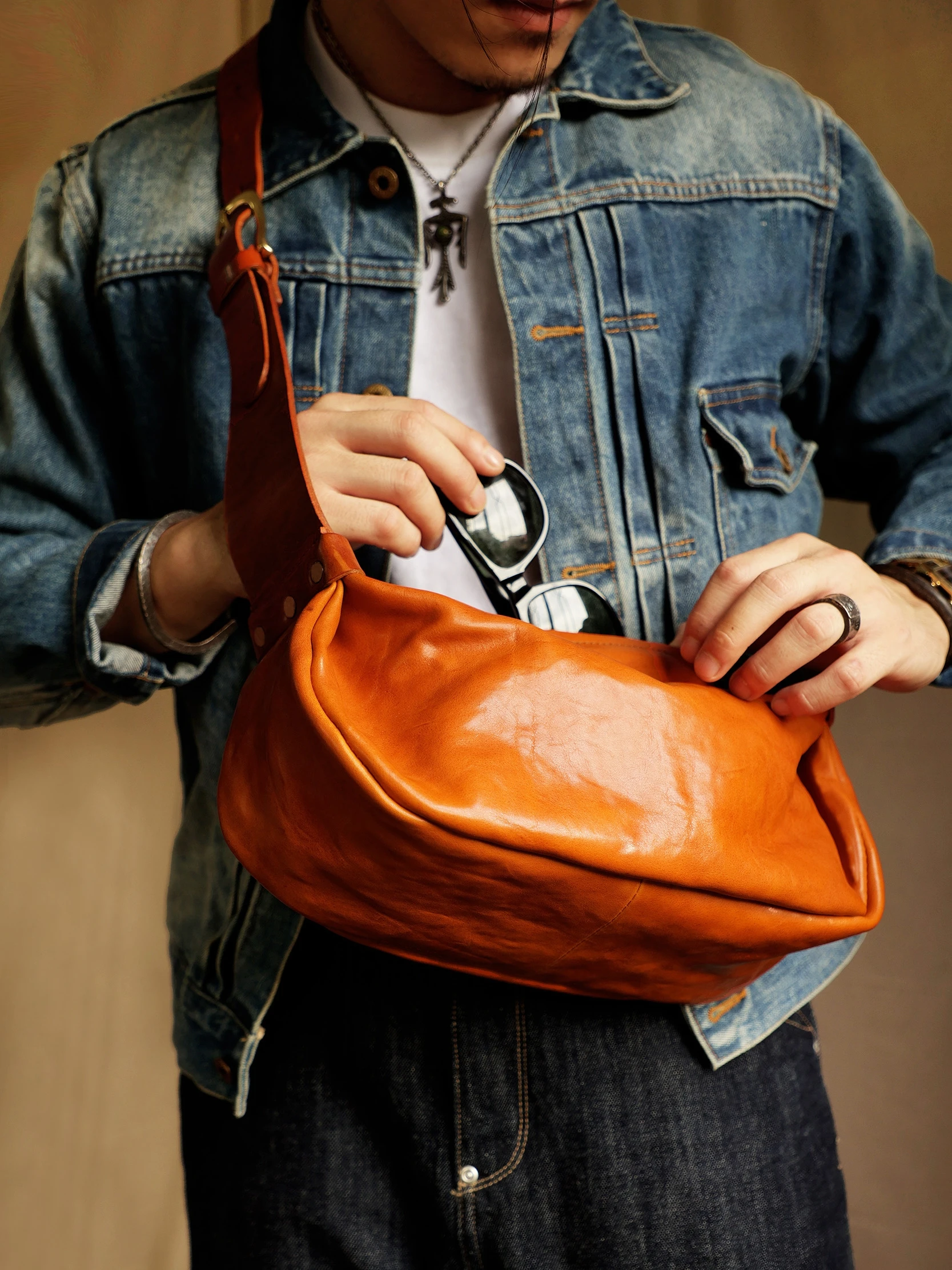 Fashion casual high quality cow leather men's chest bag outdoor travel luxury genuine leather teens motorcycle crossbody bag