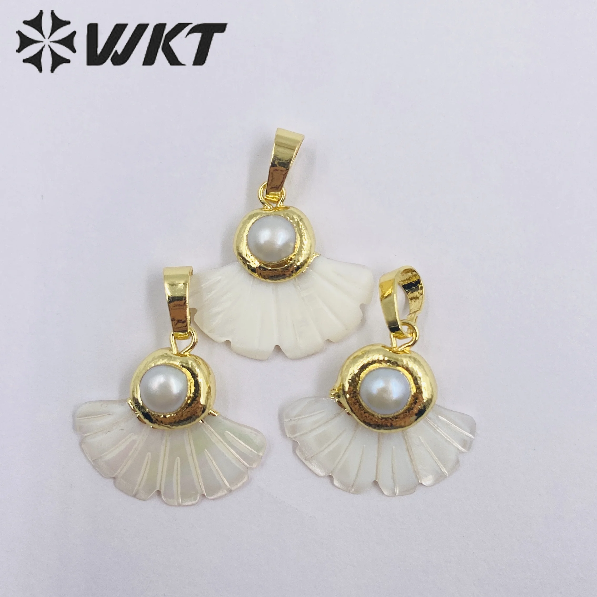 

WT-JP344 WKT new design white shell carved tiny scallop shell pendant 18k real gold plated jewelry charms for necklace