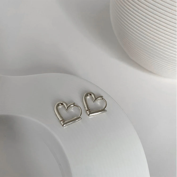 Fashion Women Silver Color Hollow Heart Earrings Korean Trendy Love Earrings Simple Small Exquisite Metal Jewelry Party Gift
