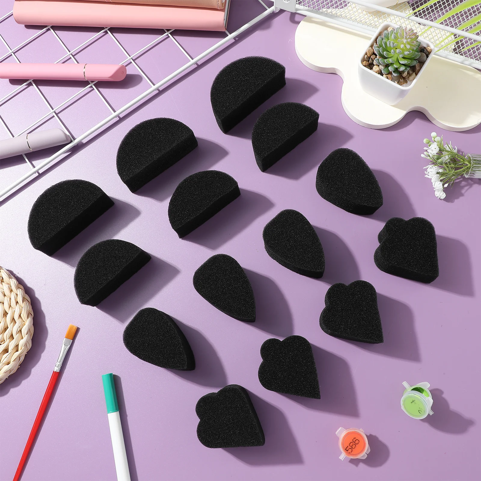 

28Pcs Face Painting Sponges Kit Gentle Resilient Sponge Brushes for Smooth Application Easy Grip Design Portable for Travel
