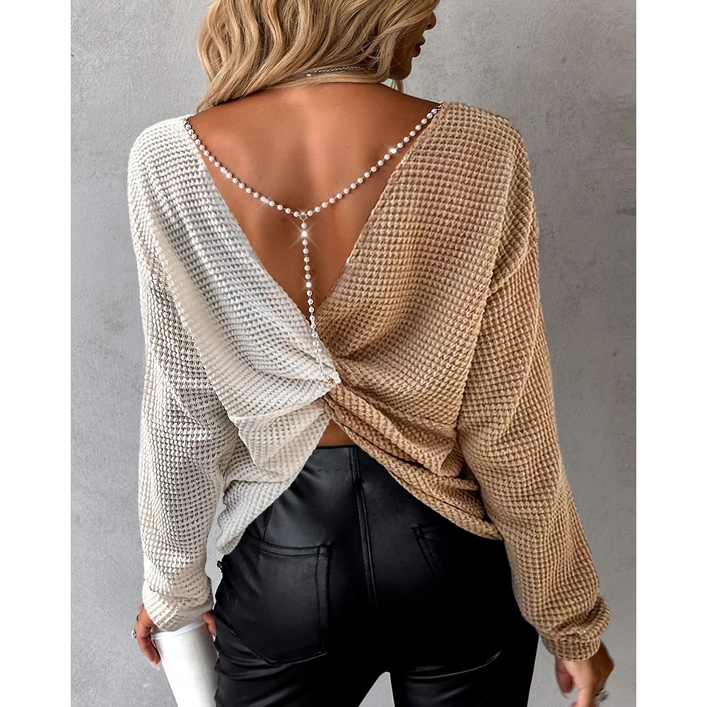 Frauen Color block rücken frei sexy verdrehte Waffel stricken lässige Bluse Frühling Sommer Mode Femme Perlenkette Dekor Top Streetwear