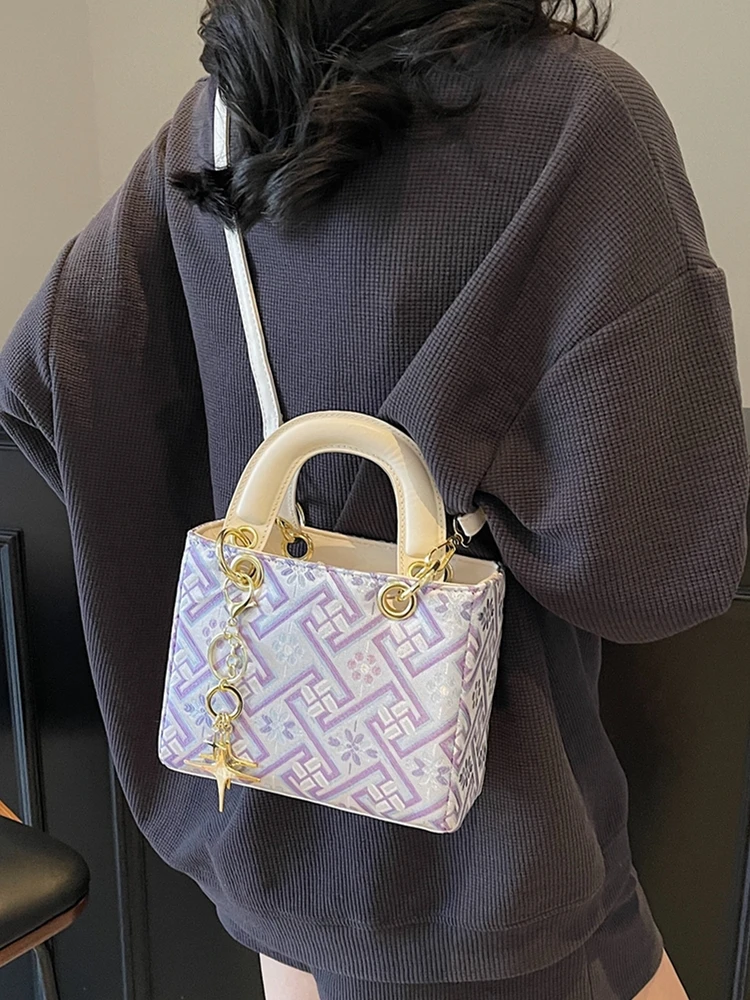 

New Chinese Sle Handbag Women's Crossbody Bag Small Square Bag Spring Summer Versatile Faionable Youth Zipper Closure