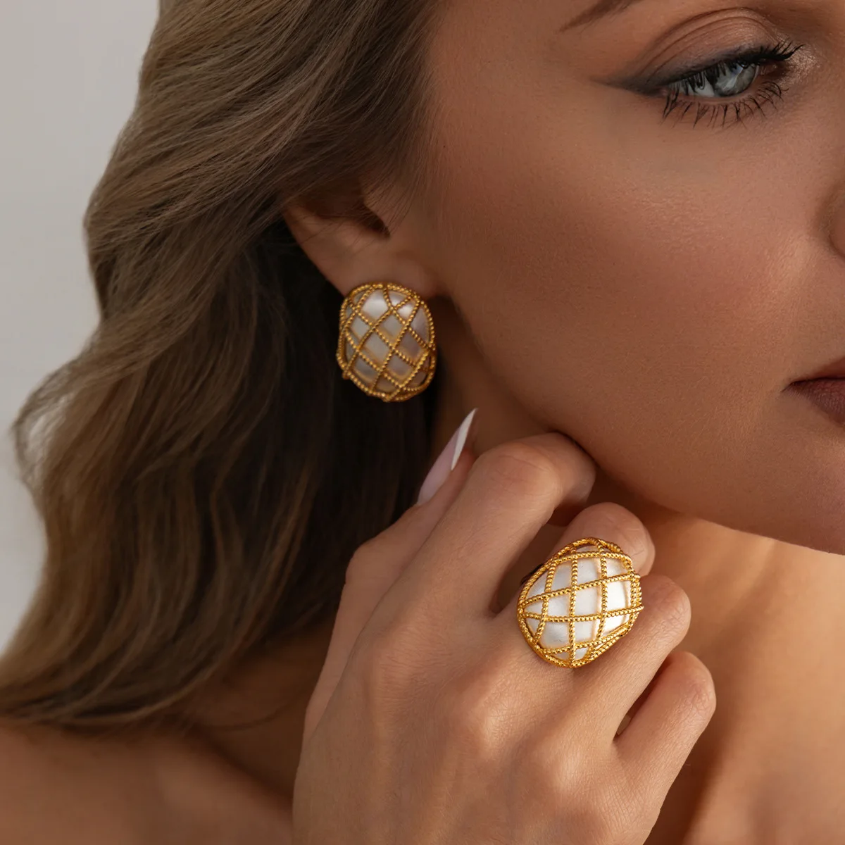 Baroque Luxury Imitation Pearl Hollow Reticulation Stud Earrings Rings Set Women Vintage Elegant Wedding Banquet Jewelry
