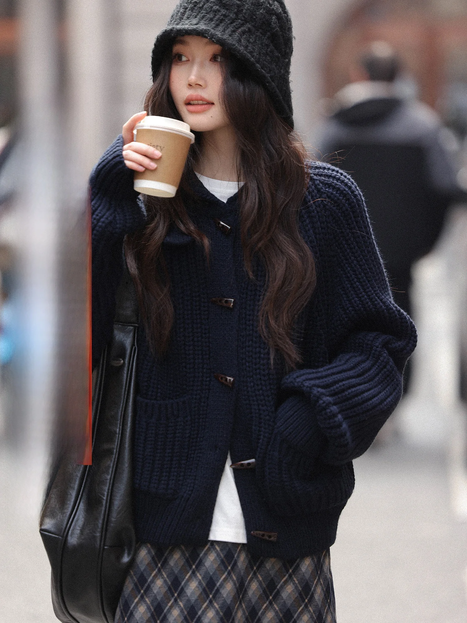 

Женский вязаный свитер-пальто из шерстяной смеси, повседневный, свободного кроя, с длинными рукавами, на пуговицах из рога коровы, зимняя верхняя одежда