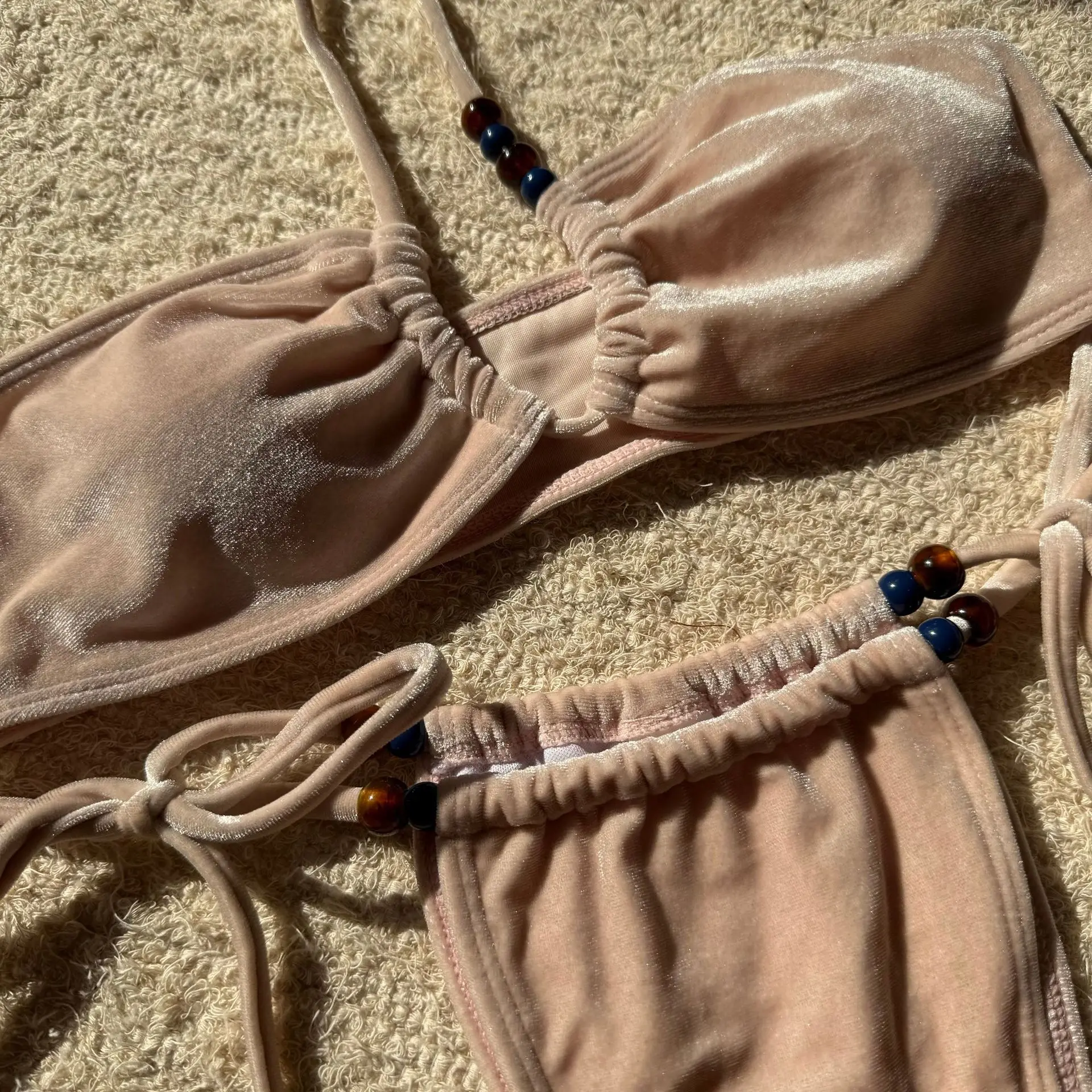 2025 nuevo traje de baño de terciopelo brillante con cordones dividido para mujer bikini playa playa traje de baño