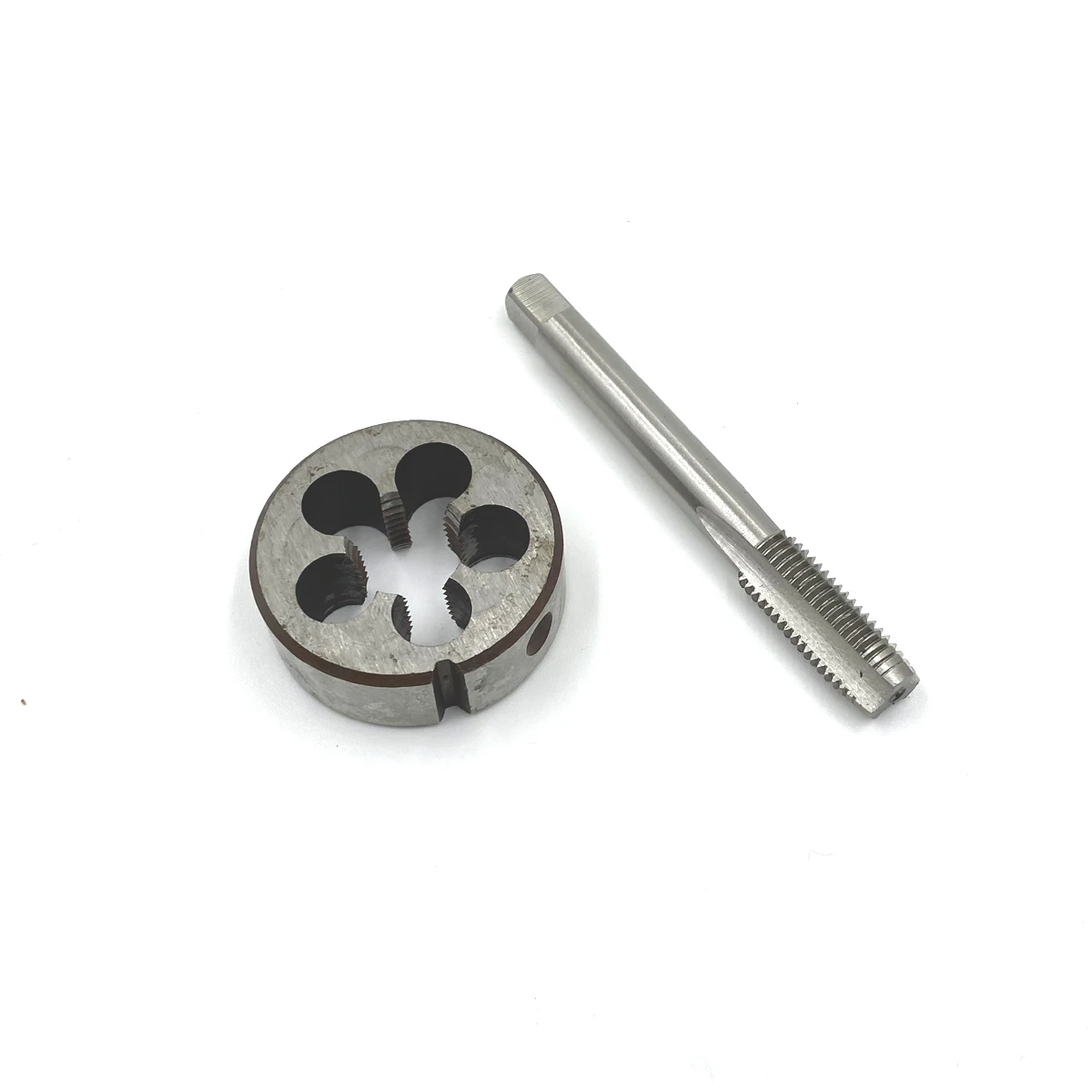 Imagem -04 - Conjunto M32 x 1.5 mm 1.5 Métrica Hss Torneira da Mão Direita & Morrer Rosqueamento para Usinagem de Ferramentas 1