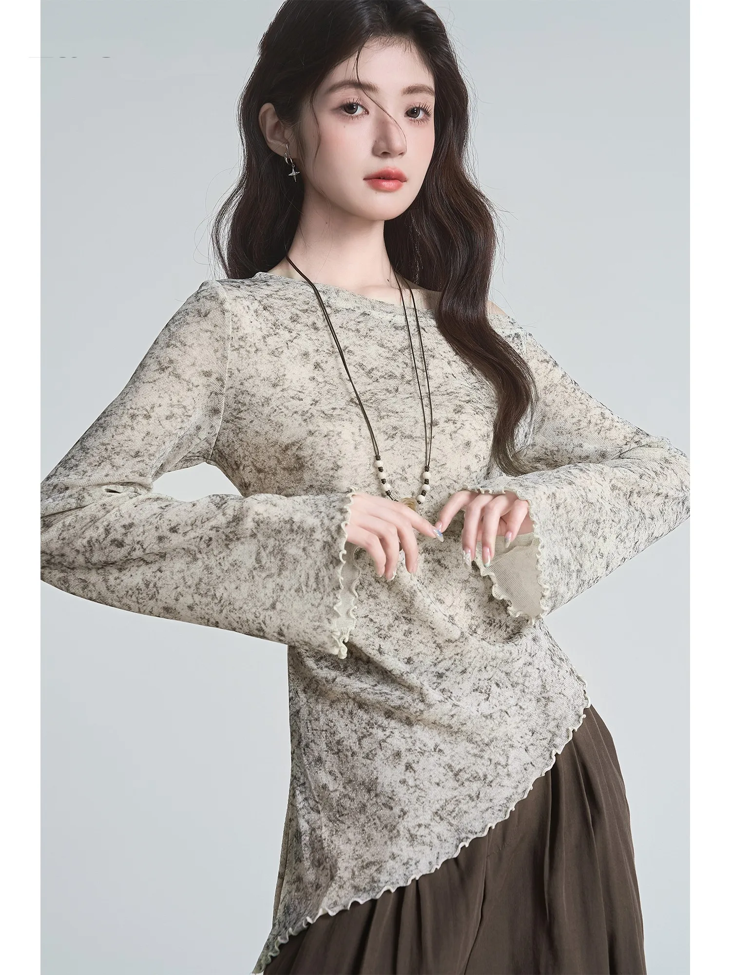 Camiseta Coreana Asimétrica de Manga Larga para Mujer, Capa Base con Mangas Acampanadas y Diseño de Hombro Descubierto