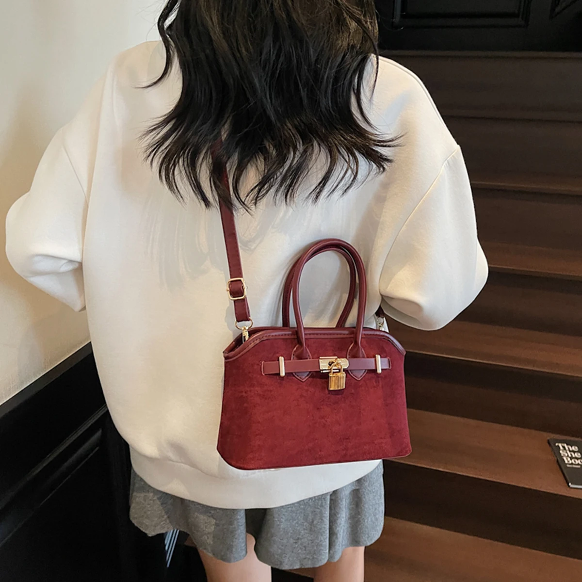 

Daily Commute Women Fashion Shoulder Bag Suede Texture Gold Lock Charm Large Capacity PU Water Resistant Zipper Adjustable Strap
