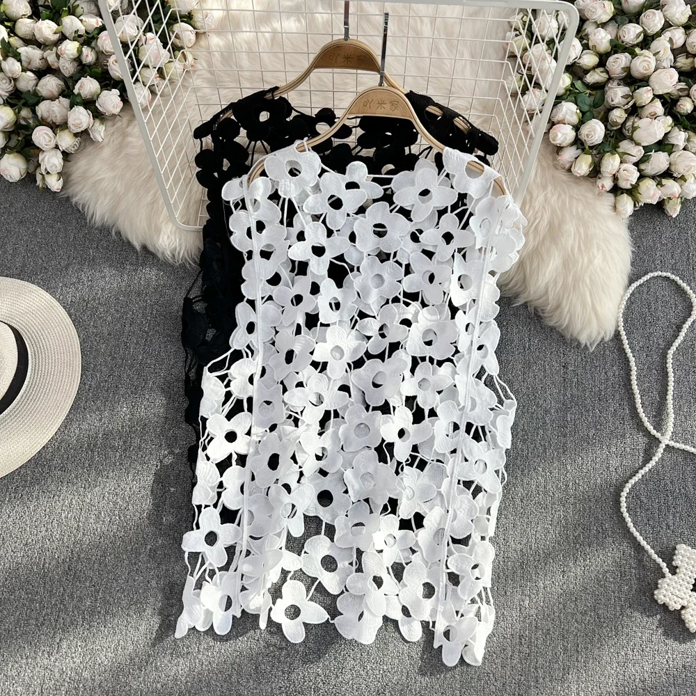 Round Neck Embroidery Hollowed Out Vest Top for Summer New Simple Loose Blouse Tank Top Fashion Short Waistcoat for Women