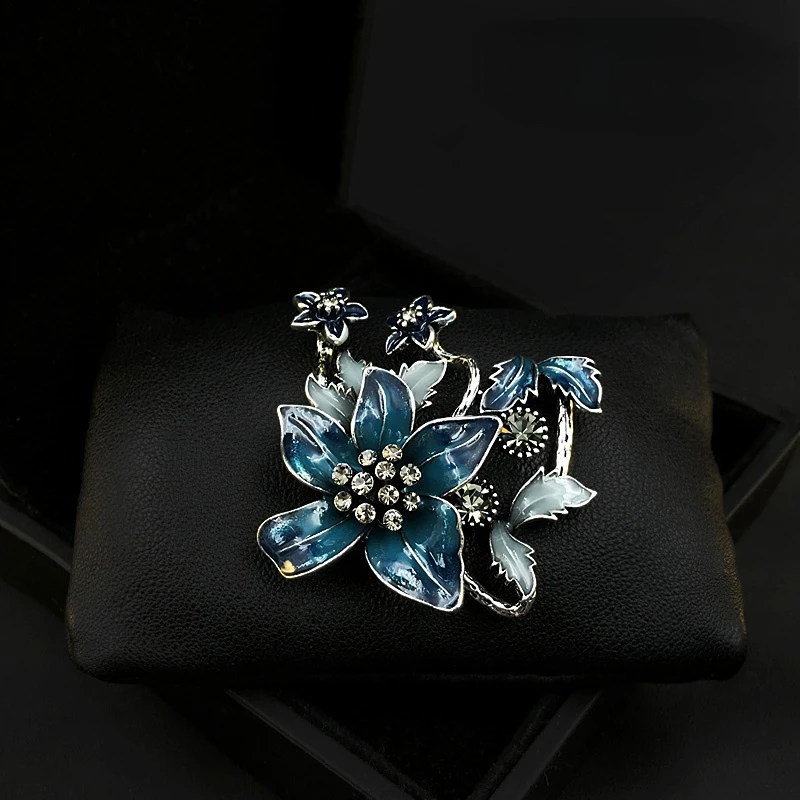 

High-End Elegant Flower Brooch Women Suit Corsage Vintage Coat Pin Accessories Scarf Buckle Rhinestone Jewelry Enamel Pins Gifts