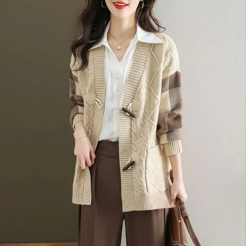 Women\'s Clothing Vintage Plaid Knitted Cardigan Autumn Winter Stylish Korean Horn Button Casual V-Neck Pockets Loose Sweaters