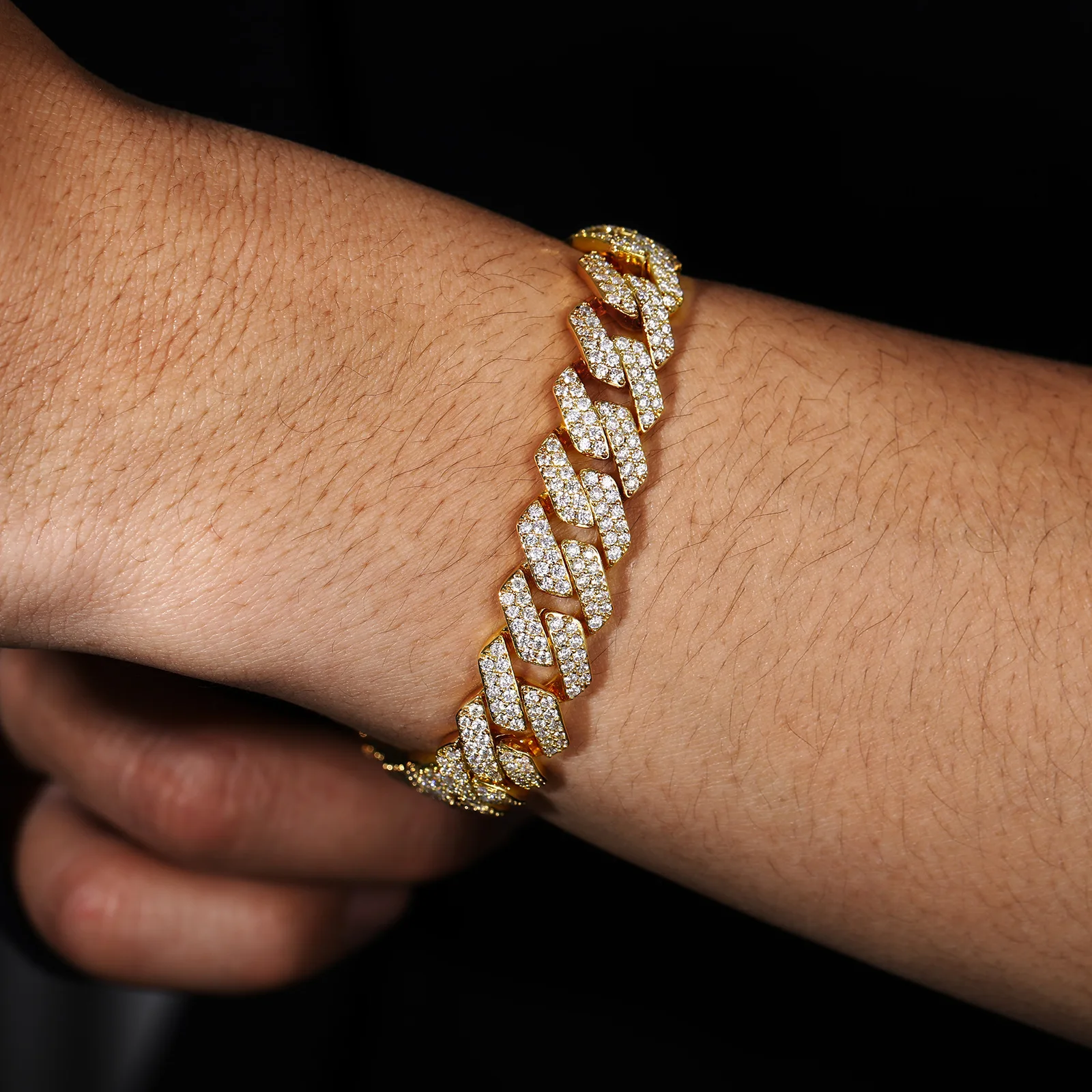 

Smooth Miami Cuban Link Bracelet, Unisex Gold Tone Hip Hop Bling Jewelry, Rapper Streetwear Accessory