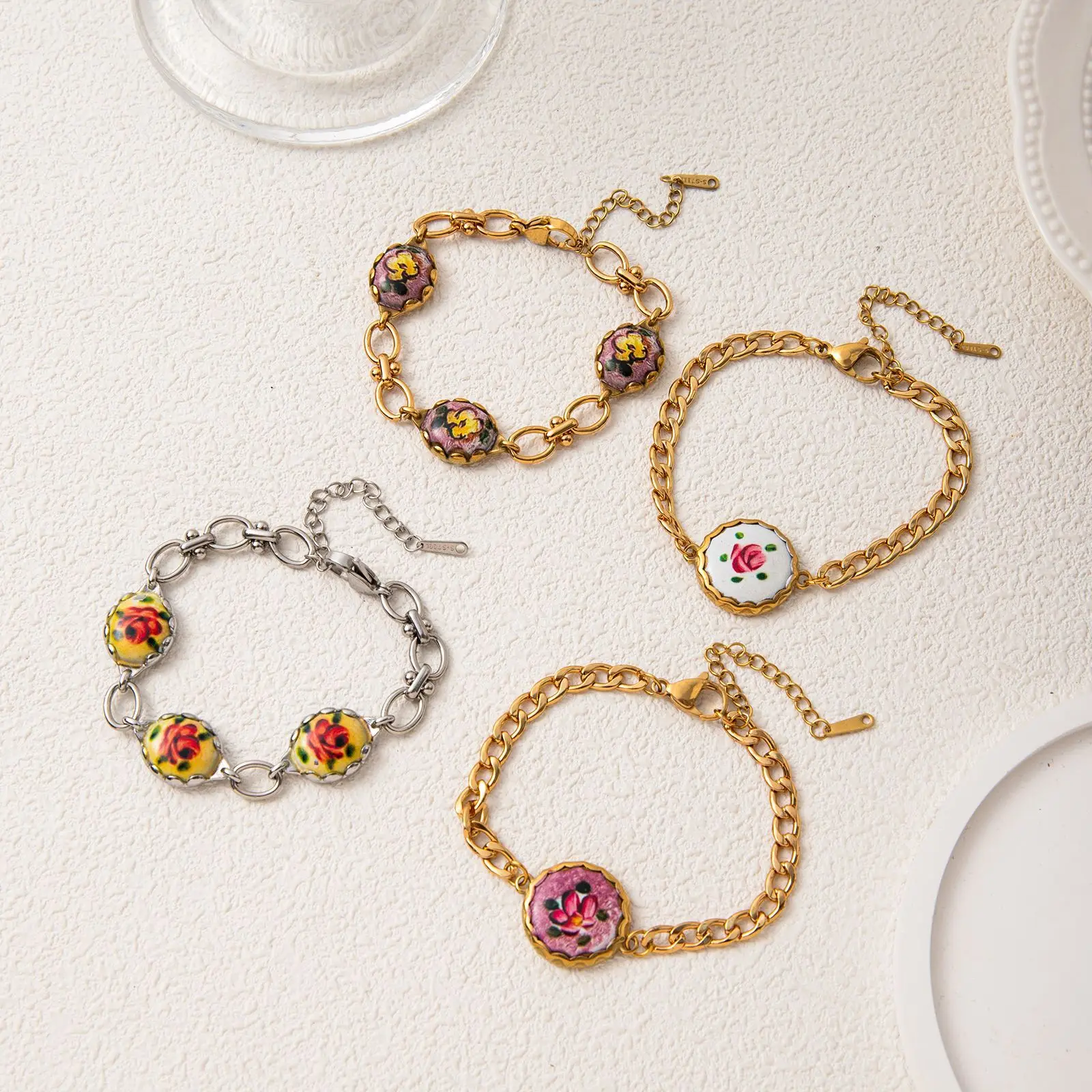 

Stainless Steel French Retro Oil Painting Floral Pendant Bracelet Bangle Simple Fashion Flowers Charm Bracelet for Women Gift