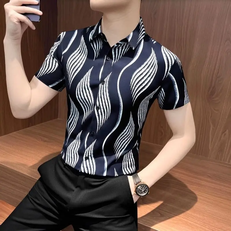 قميص رجالي وسيم بأكمام قصيرة قميص صيفي جديد على شاطئ هاواي متعدد الاستخدامات مزين بالزهور