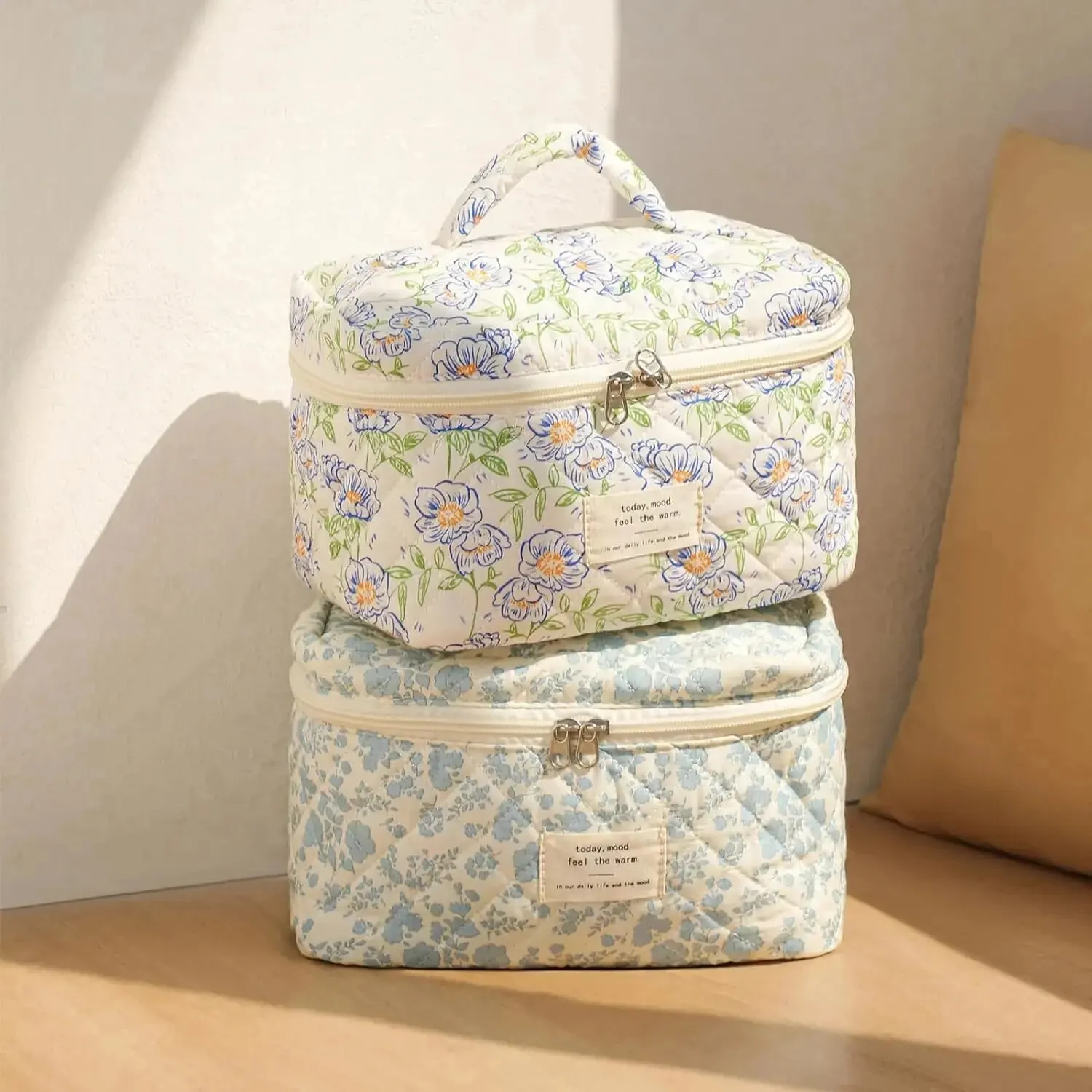 Large Travel Quilted Makeup Bag for Women Floral Cotton Cosmetic Bag Makeup Tool Kits Aesthetic Floral Toiletry Organizer Bag