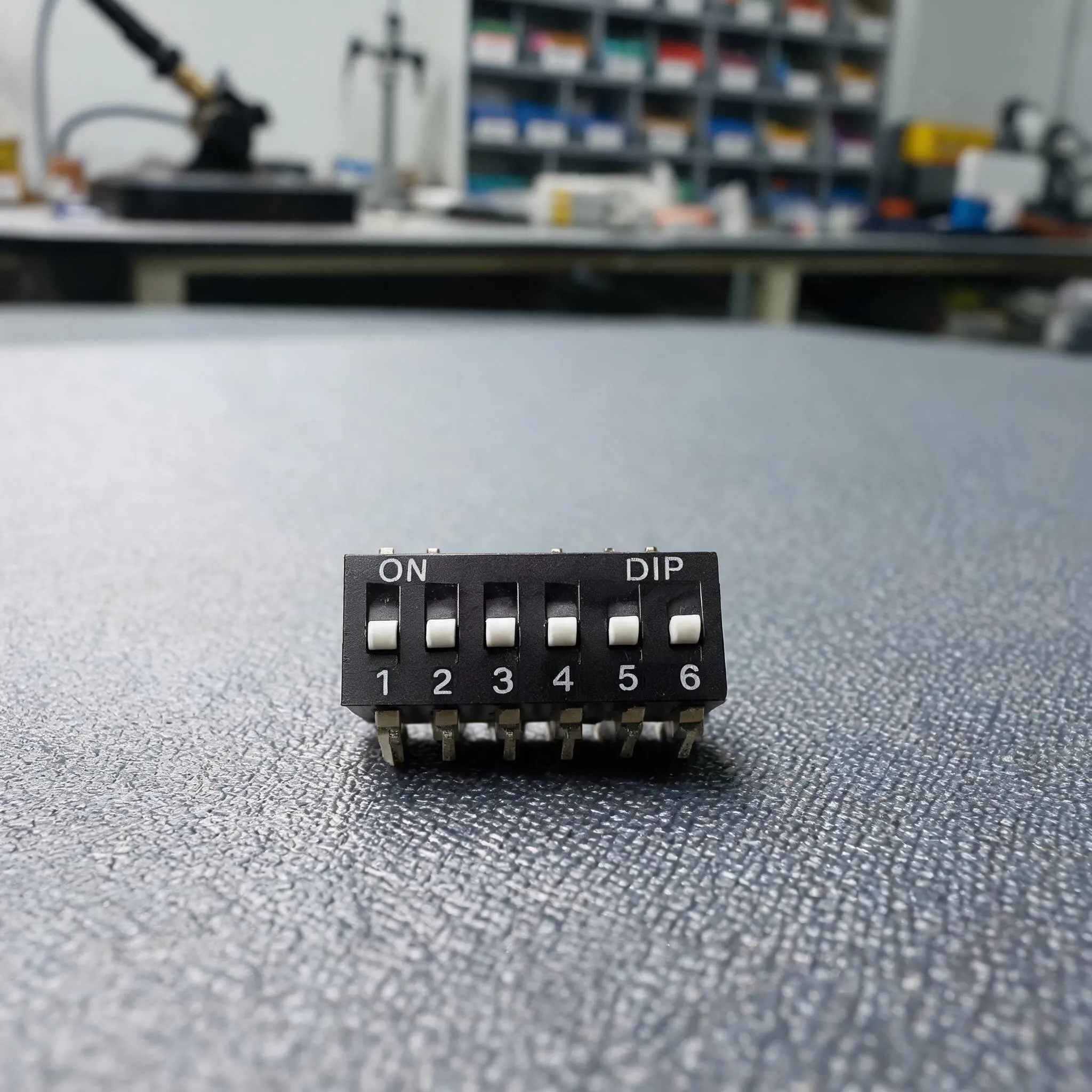 10pcs DM-06 6-Position Mount DIP Switches with 2.54mm Pitch Gold-Plated Leads for Electronic Circuit Configuration